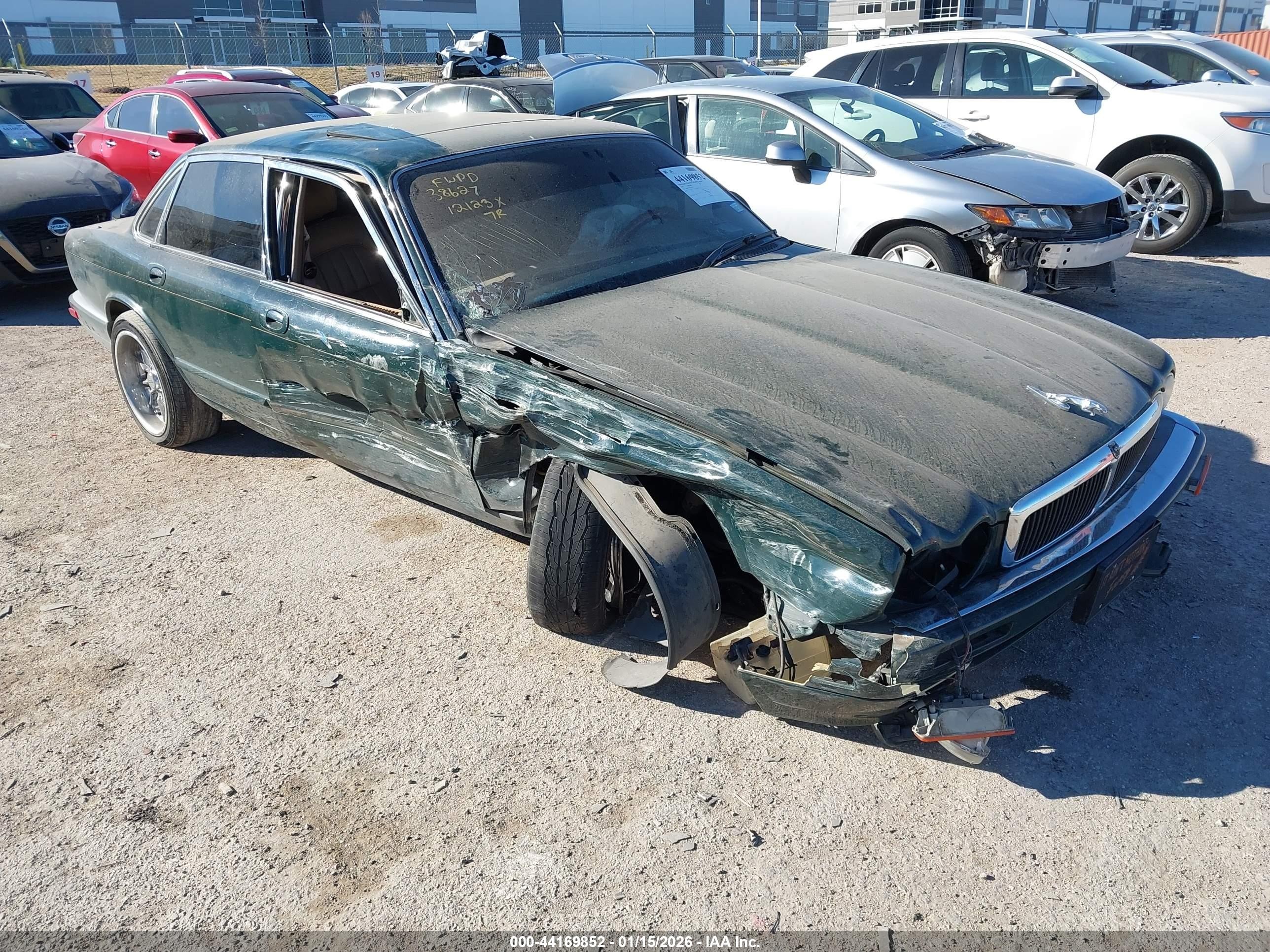 1996 Jaguar XJ, VIN SAJHX1746TC765151 — Side