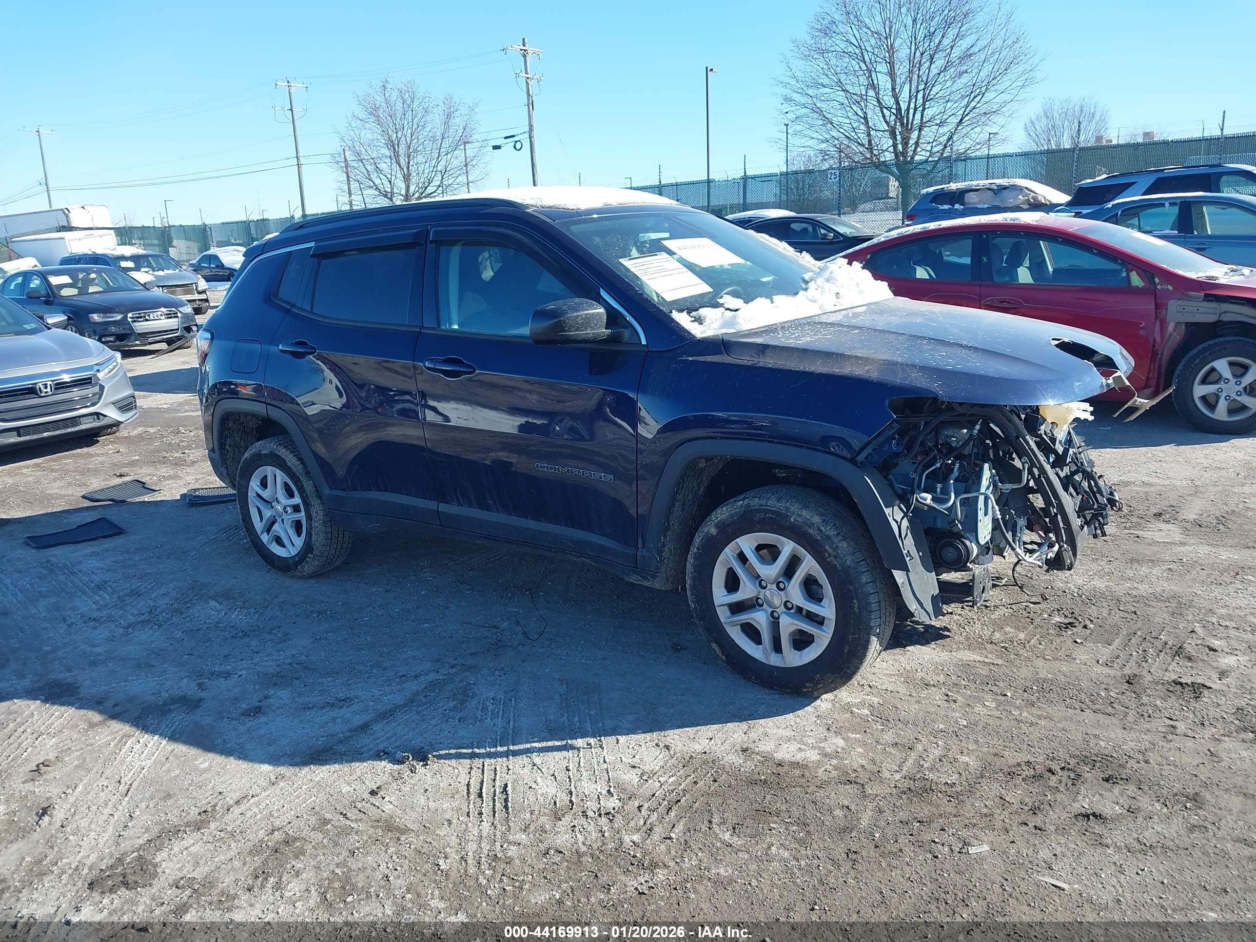 2019 Jeep Compass Sport, VIN 3C4NJDAB2KT598723 — Перед