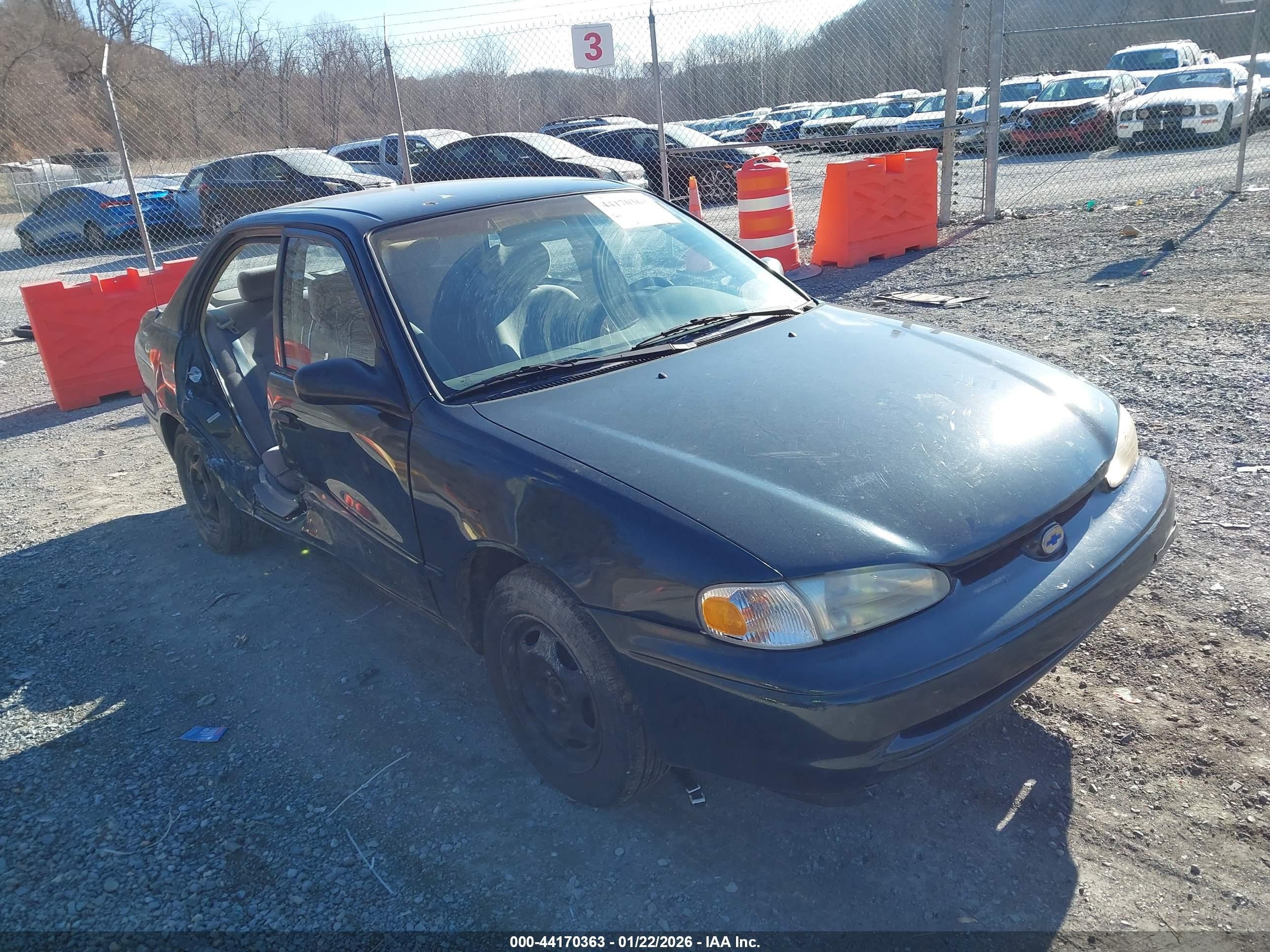 2000 Chevrolet Prizm, VIN 1Y1SK5284YZ427445 — Side