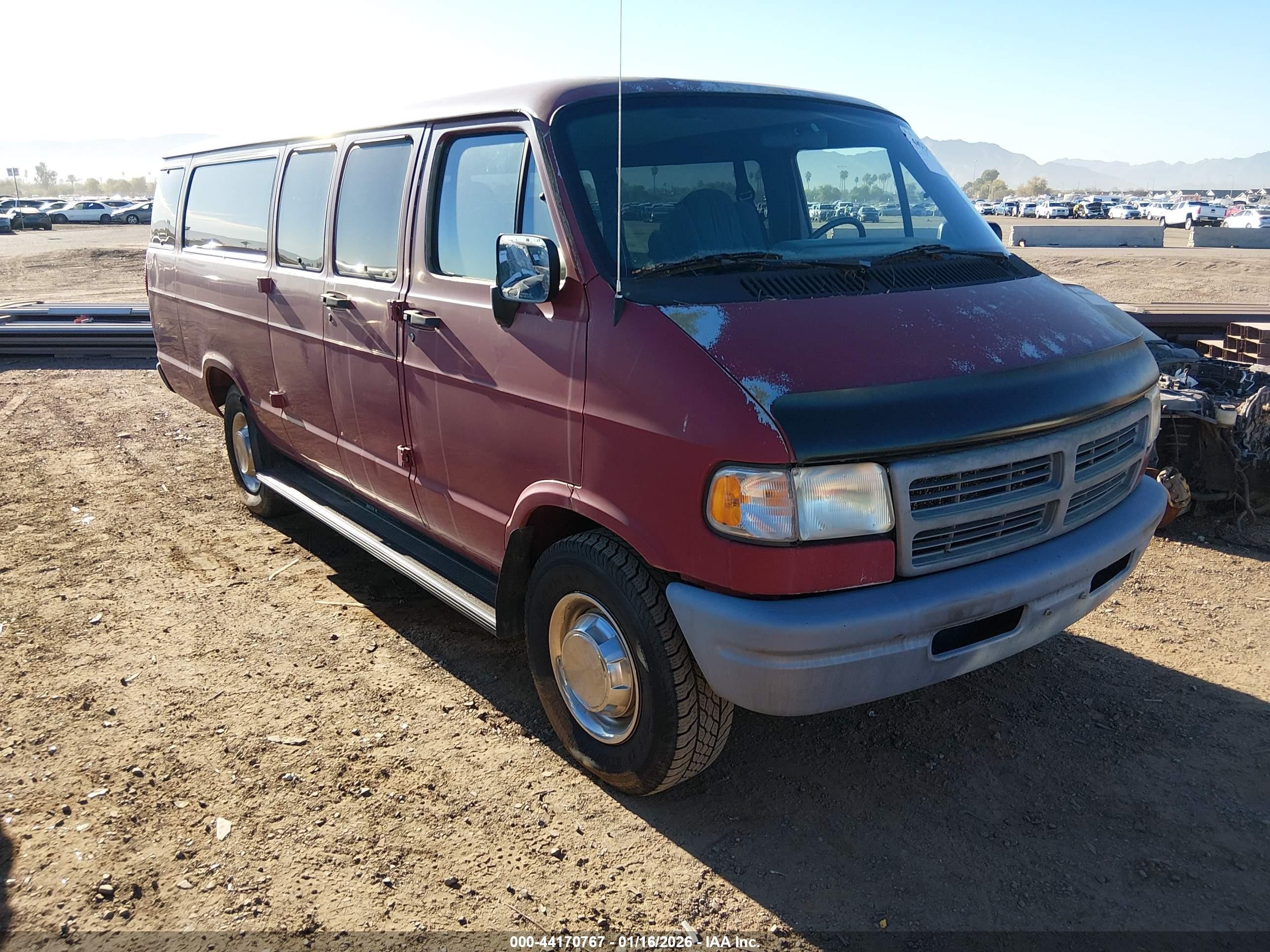 1996 Dodge Passenger, VIN 2B5WB35YXTK182337 — Перед