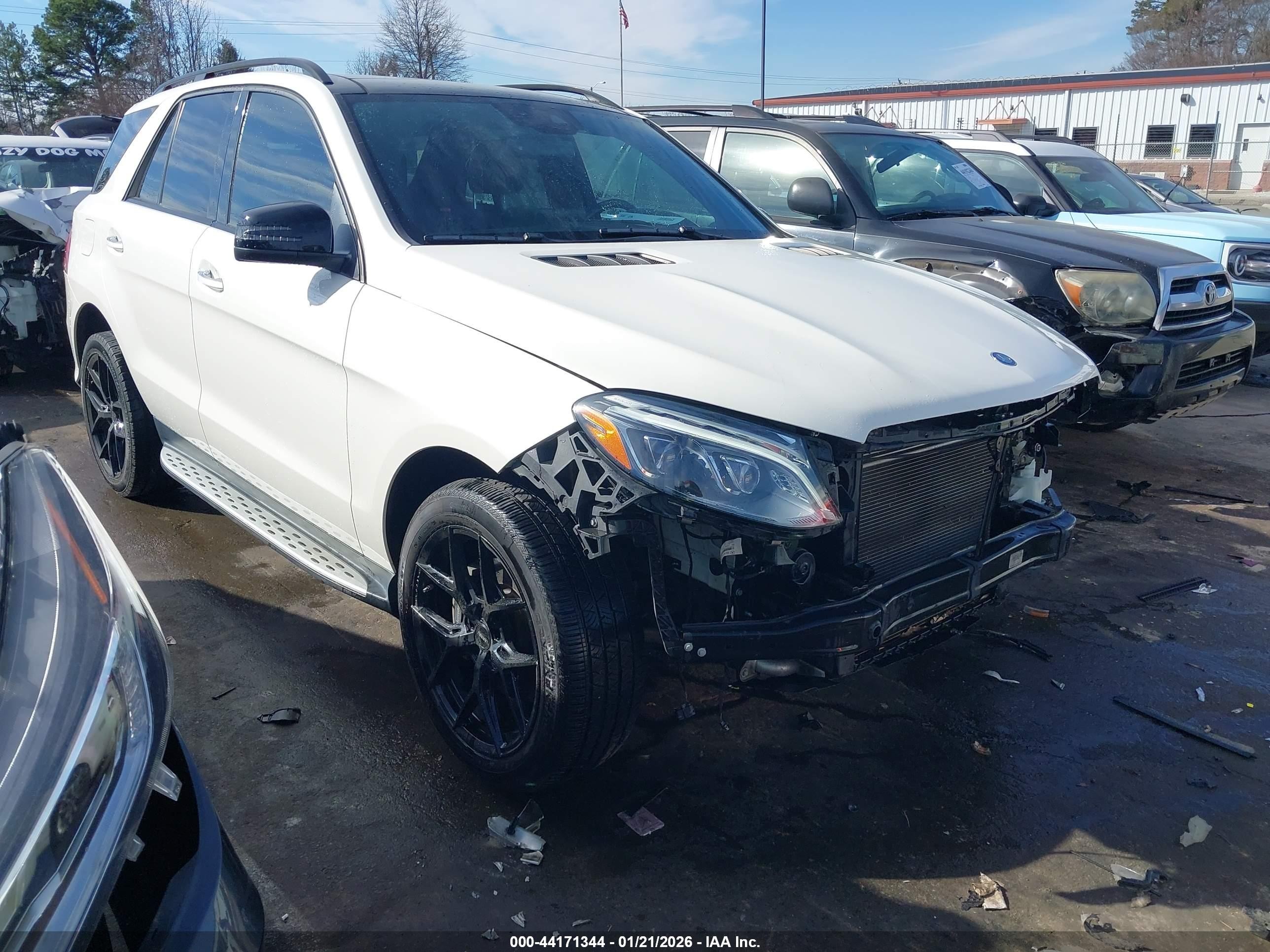 2017 Mercedes-Benz GLE 350, VIN 4JGDA5HB5HA816527 — Front end