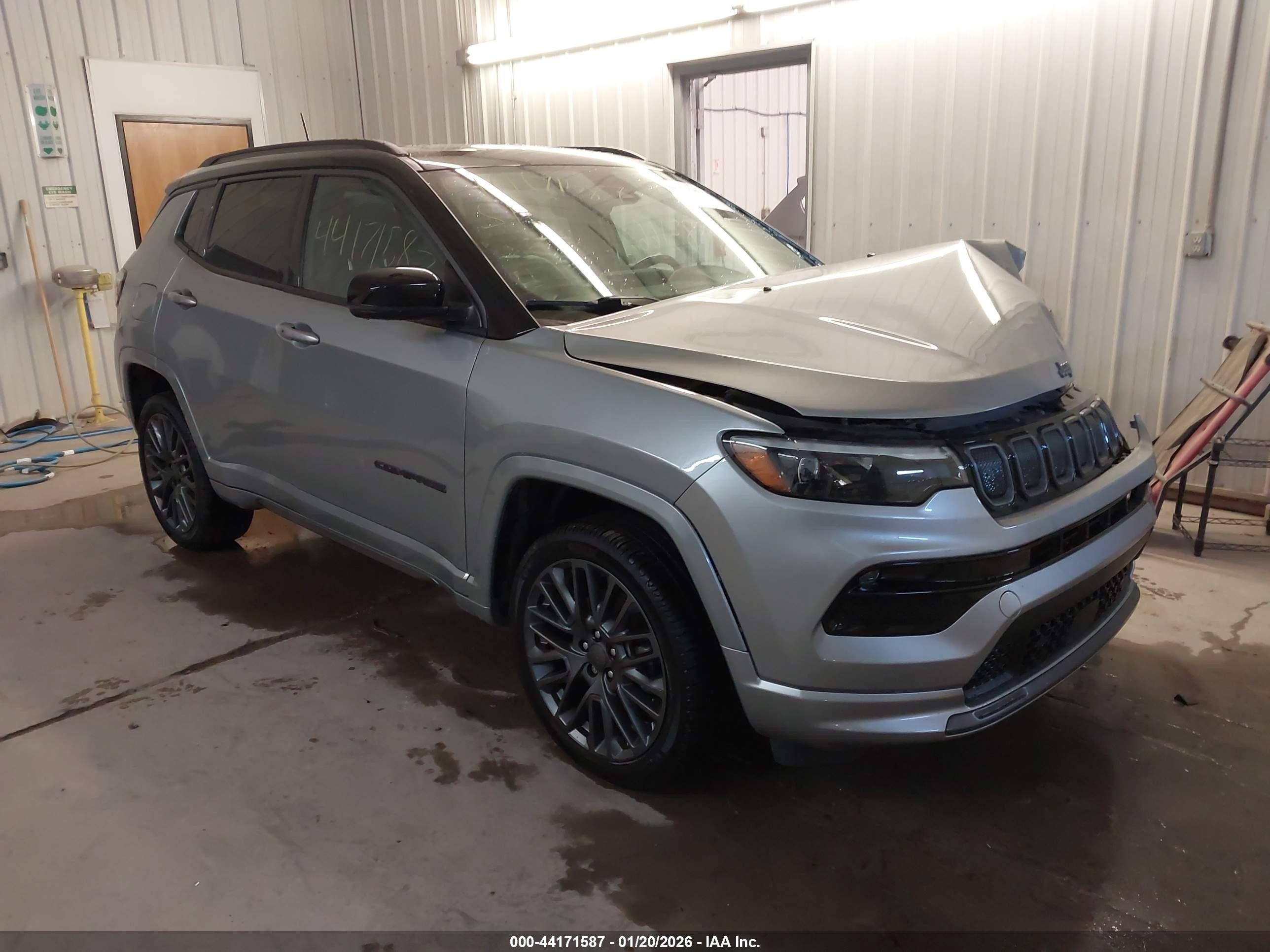 2022 Jeep Compass Limited, VIN 3C4NJDCB2NT101980 — Front end