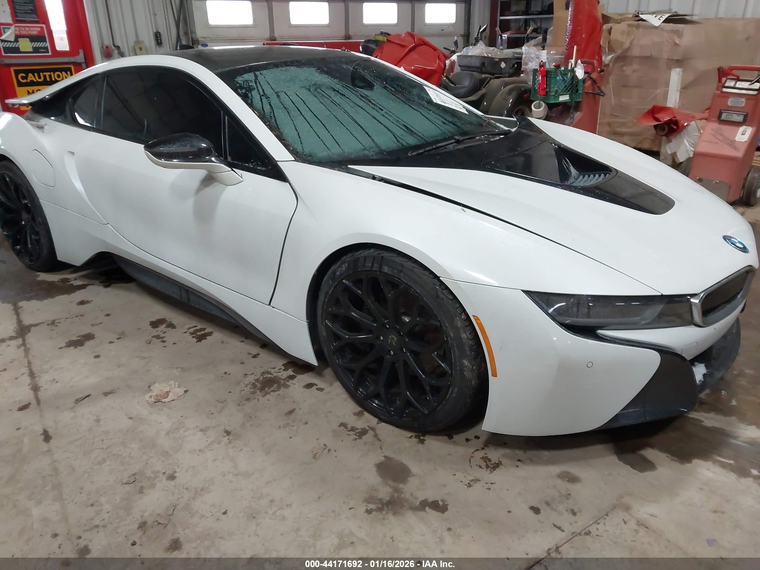2014 BMW i8, VIN WBY2Z2C57EVX64597 — Механическое
