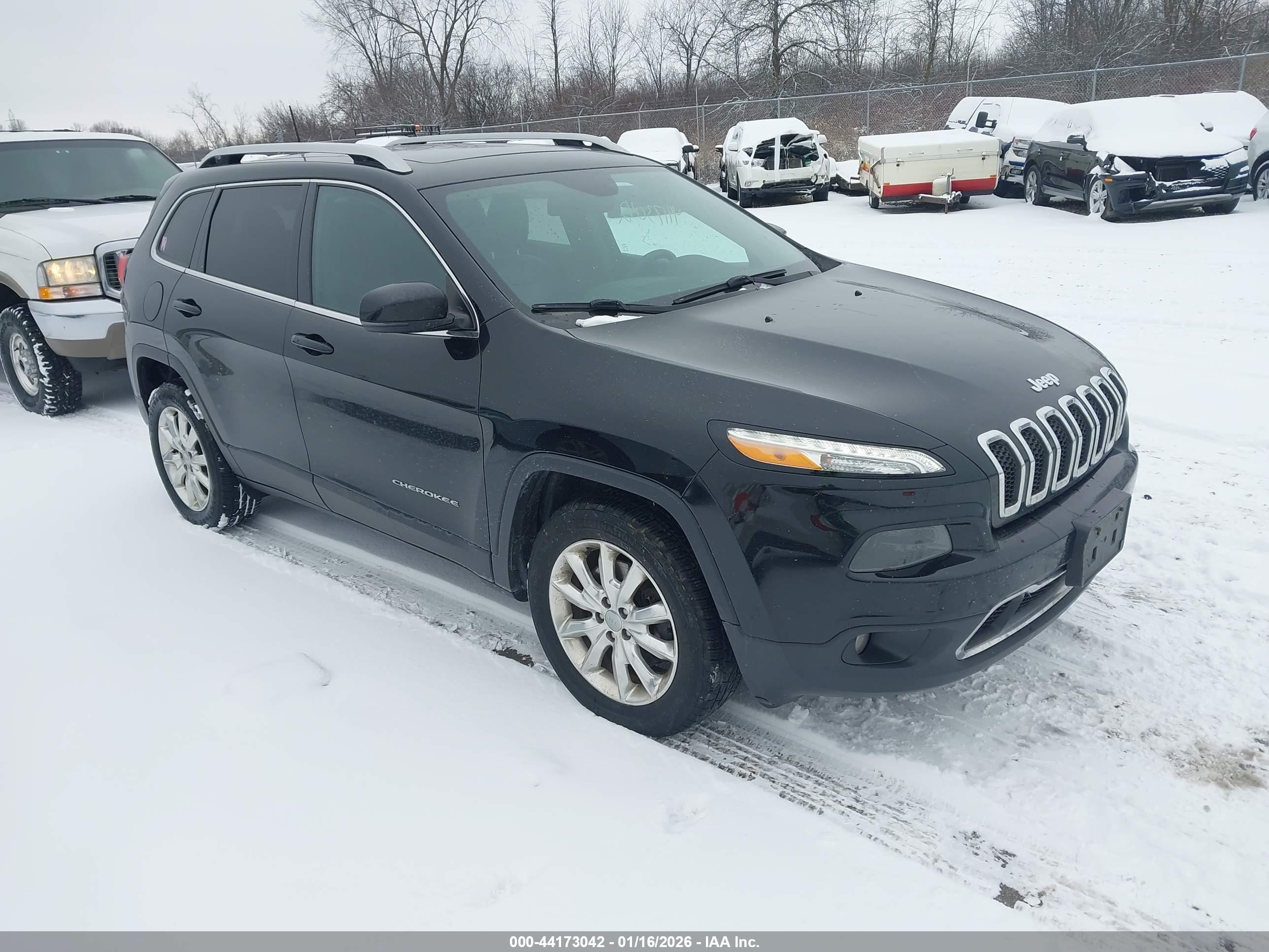 2017 Jeep Cherokee Limited, VIN 1C4PJMDSXHW584284 — Rear end