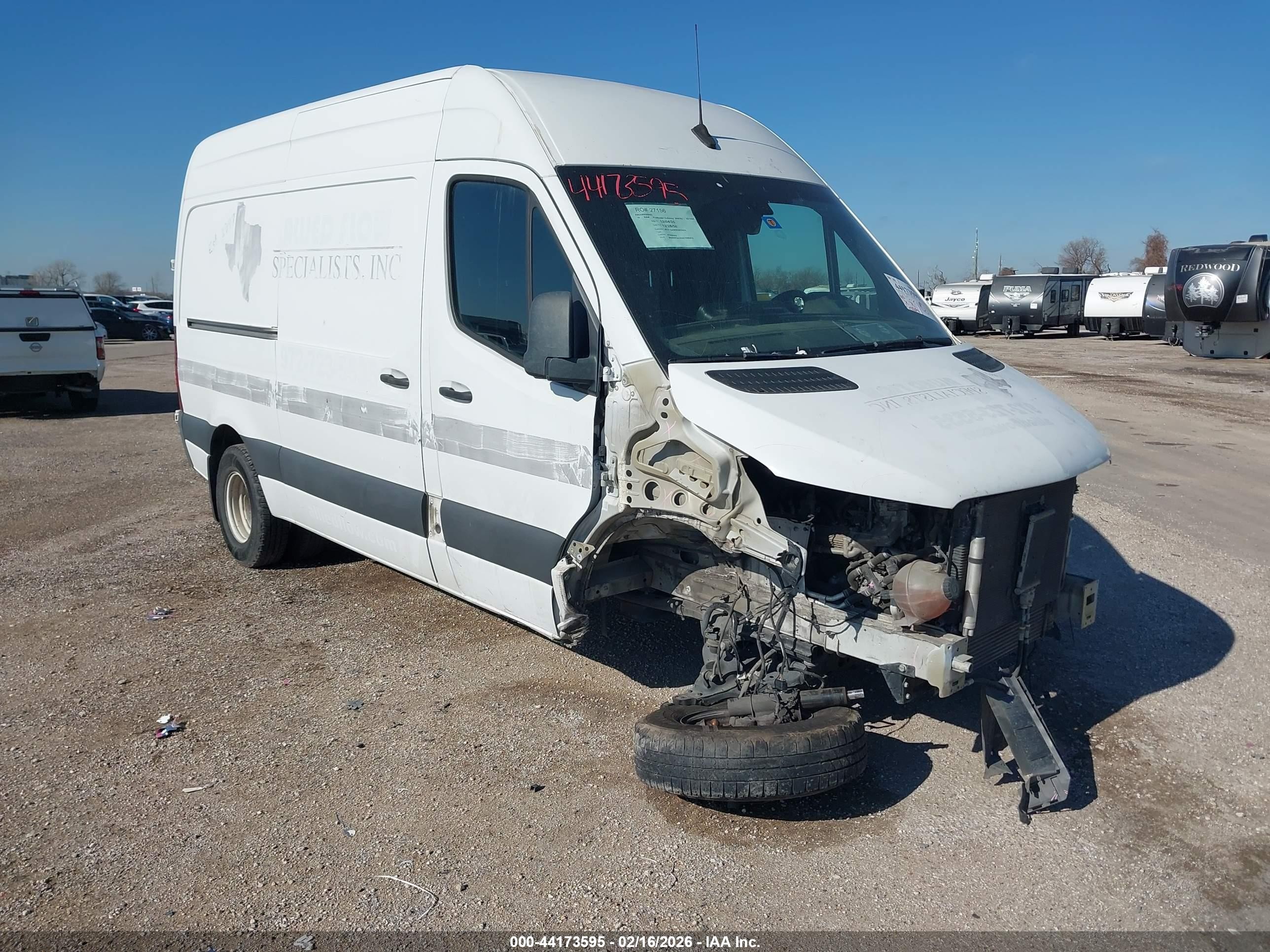 2019 Freightliner Sprinter, VIN WDRPF0CDXKT008474 — Front end