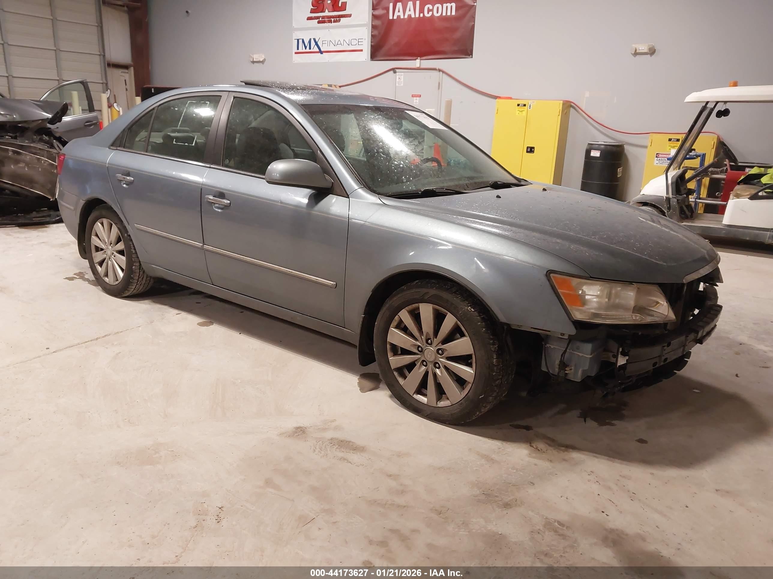 2010 Hyundai Sonata Limited, VIN 5NPEU4AF1AH610479 — Front end