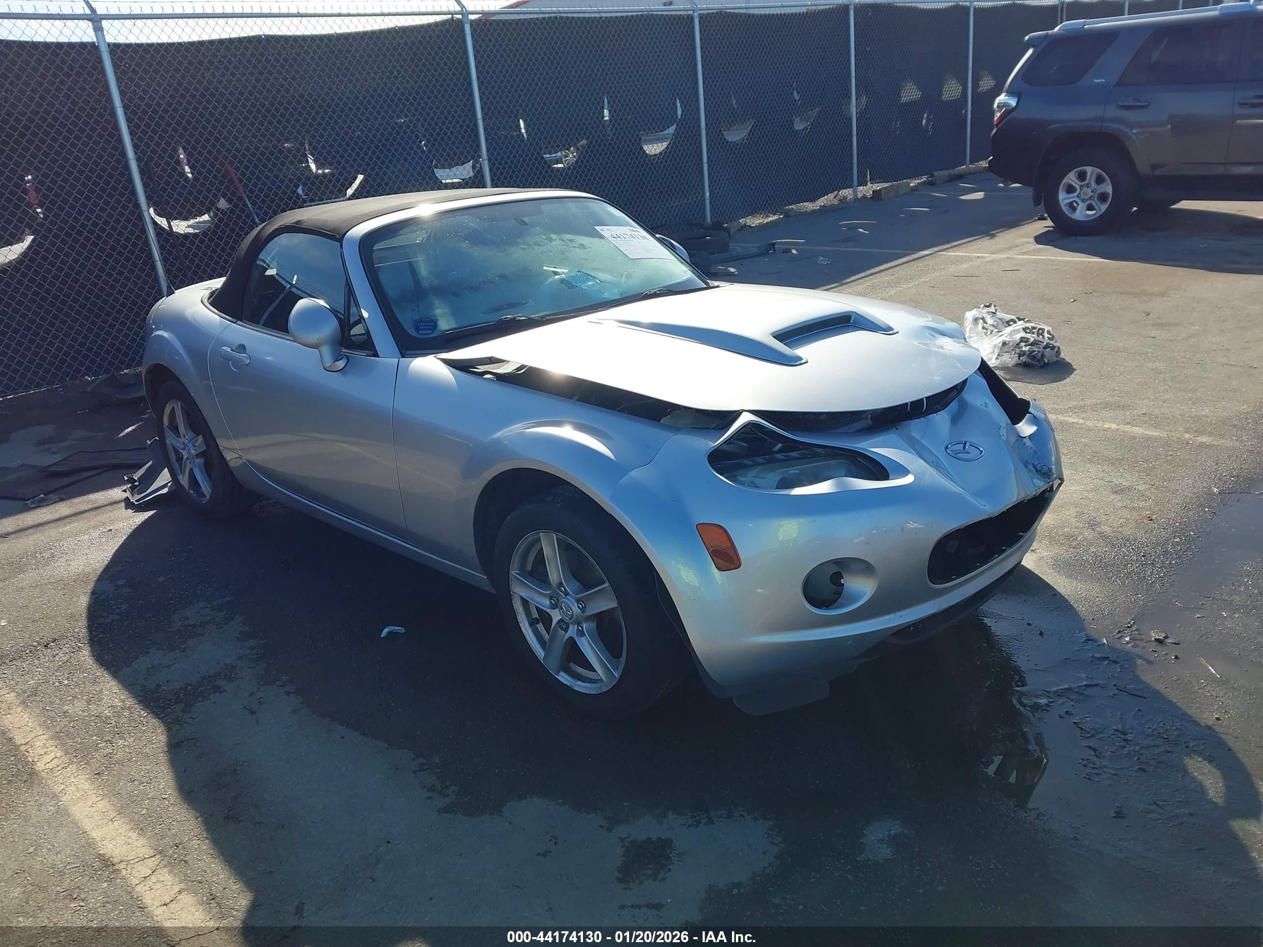 2008 Mazda MX-5 Miata Touring, VIN JM1NC25F680138871 — Front end