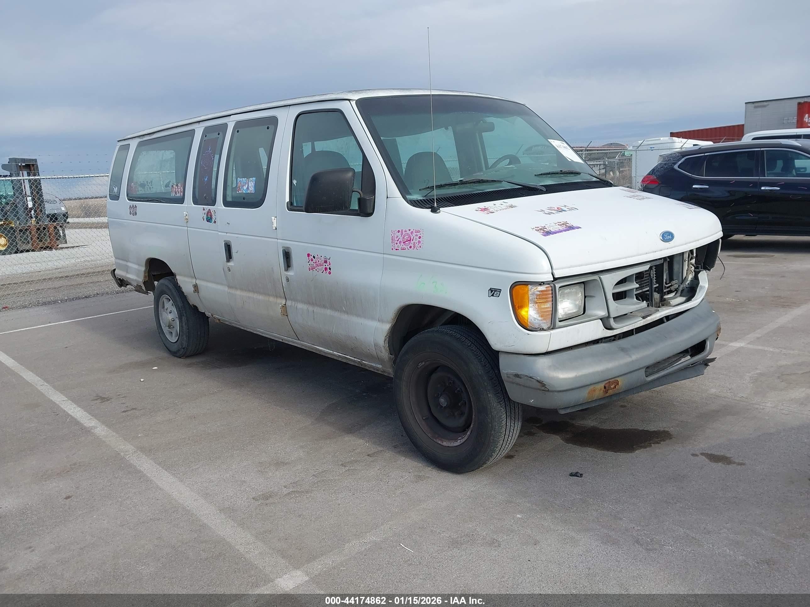 1997 Ford Econoline Wagon XL, VIN 1FBJS31L1VHB53136 — Front end