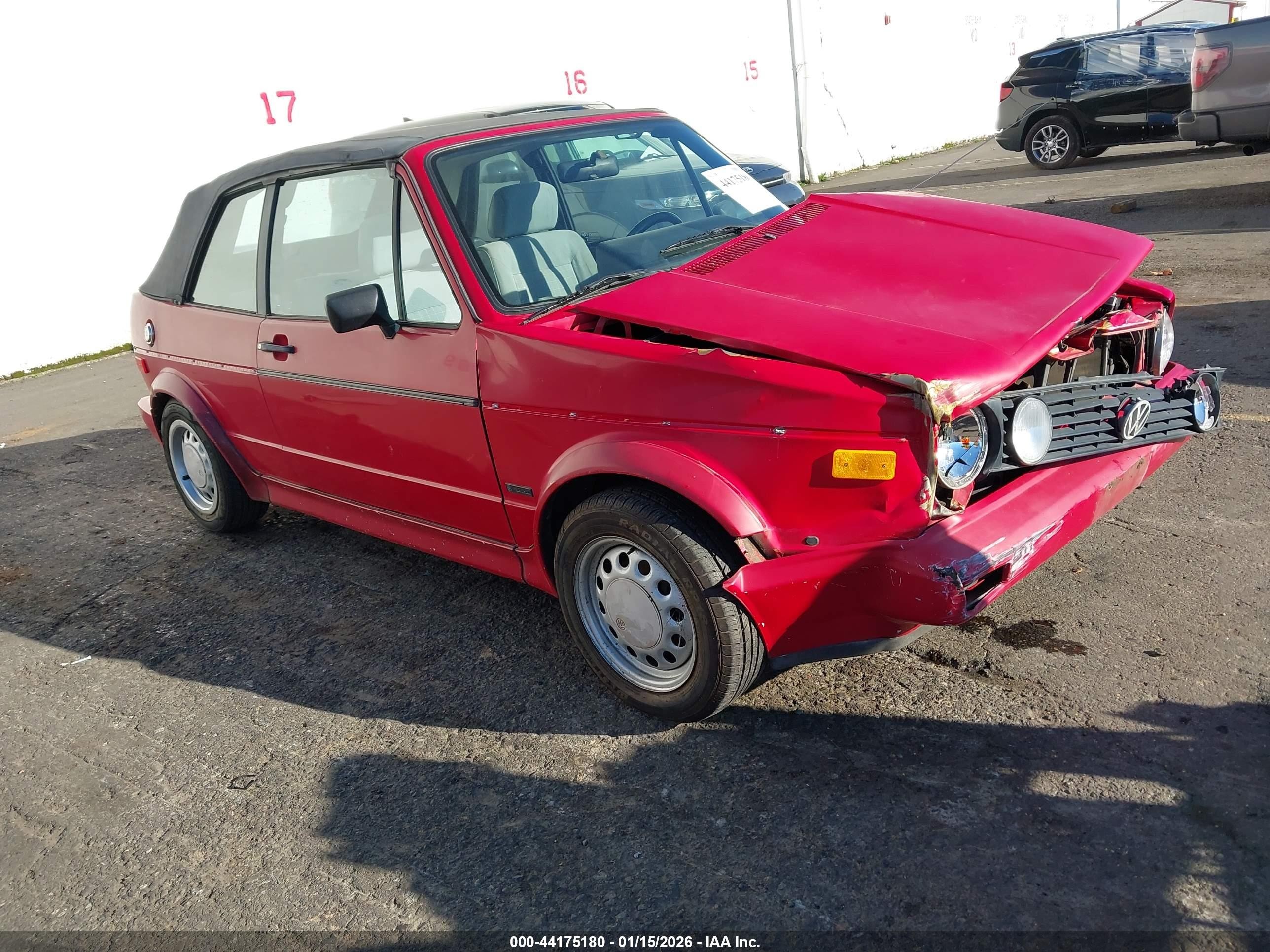 1990 Volkswagen Cabriolet, VIN WVWCB5151LK004601 — Перед