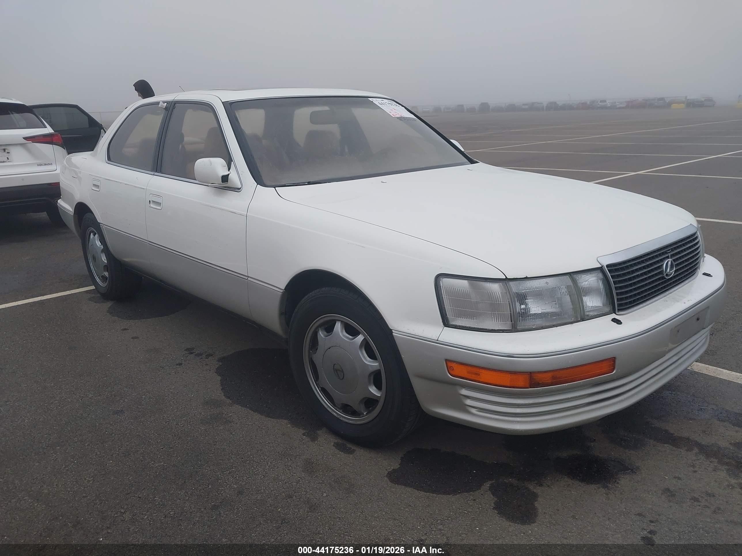 1990 Lexus LS 400, VIN JT8UF11E6L0002788 — Front end