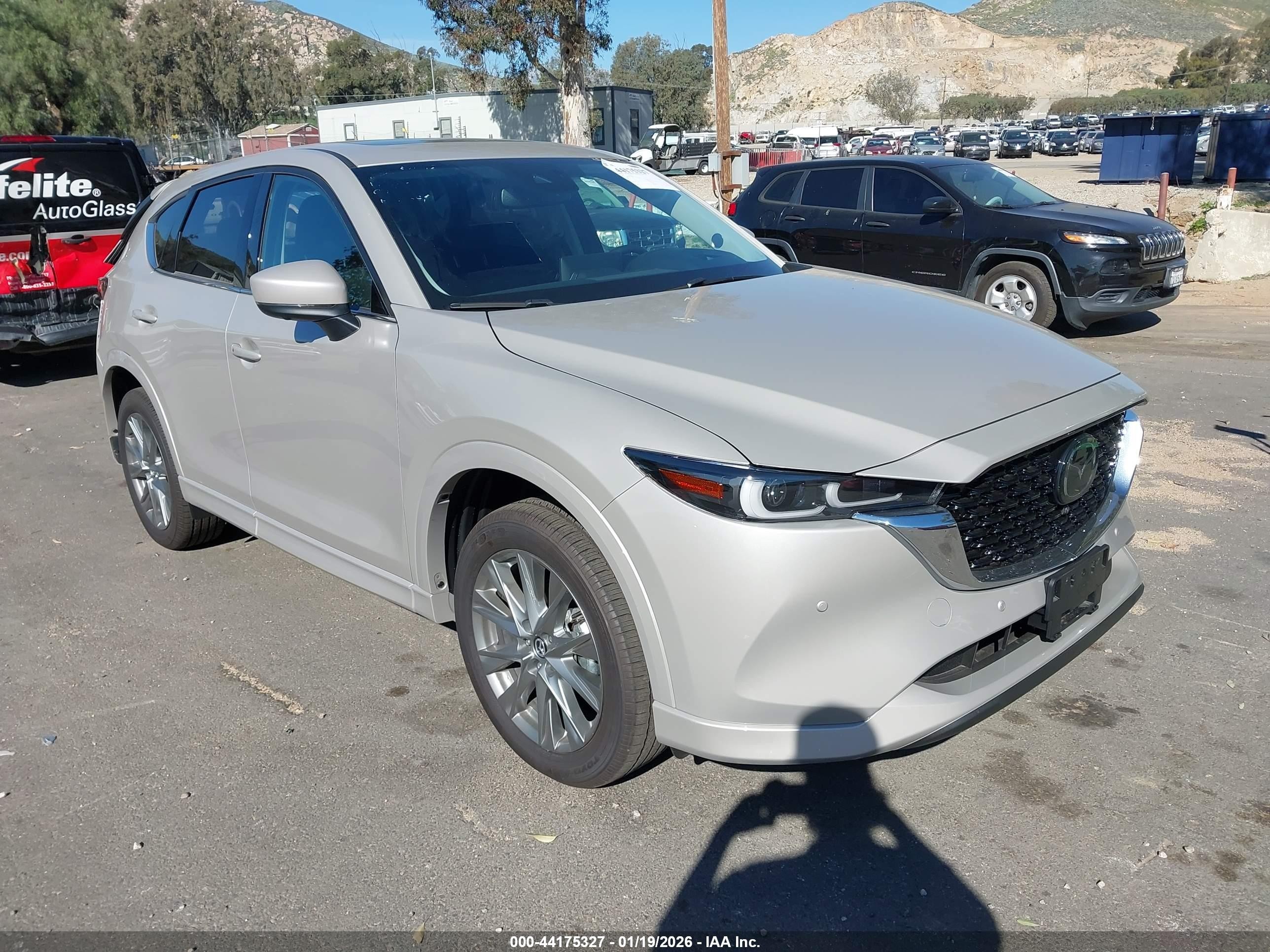 2025 Mazda CX-5 S Premium Plus, VIN JM3KFBEM0S0743525 — Зад