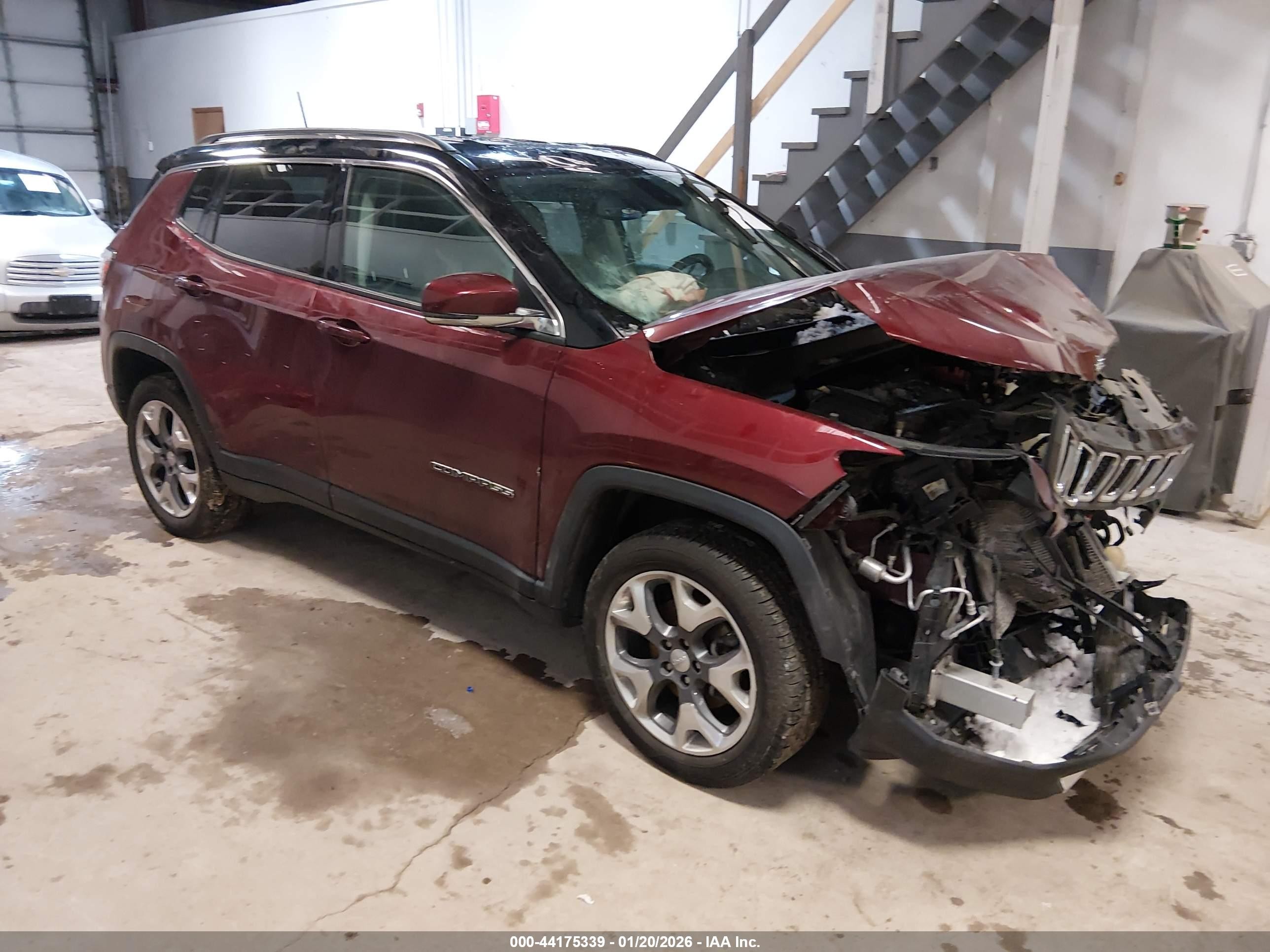 2020 Jeep Compass Limited, VIN 3C4NJDCB8LT216242 — Front end