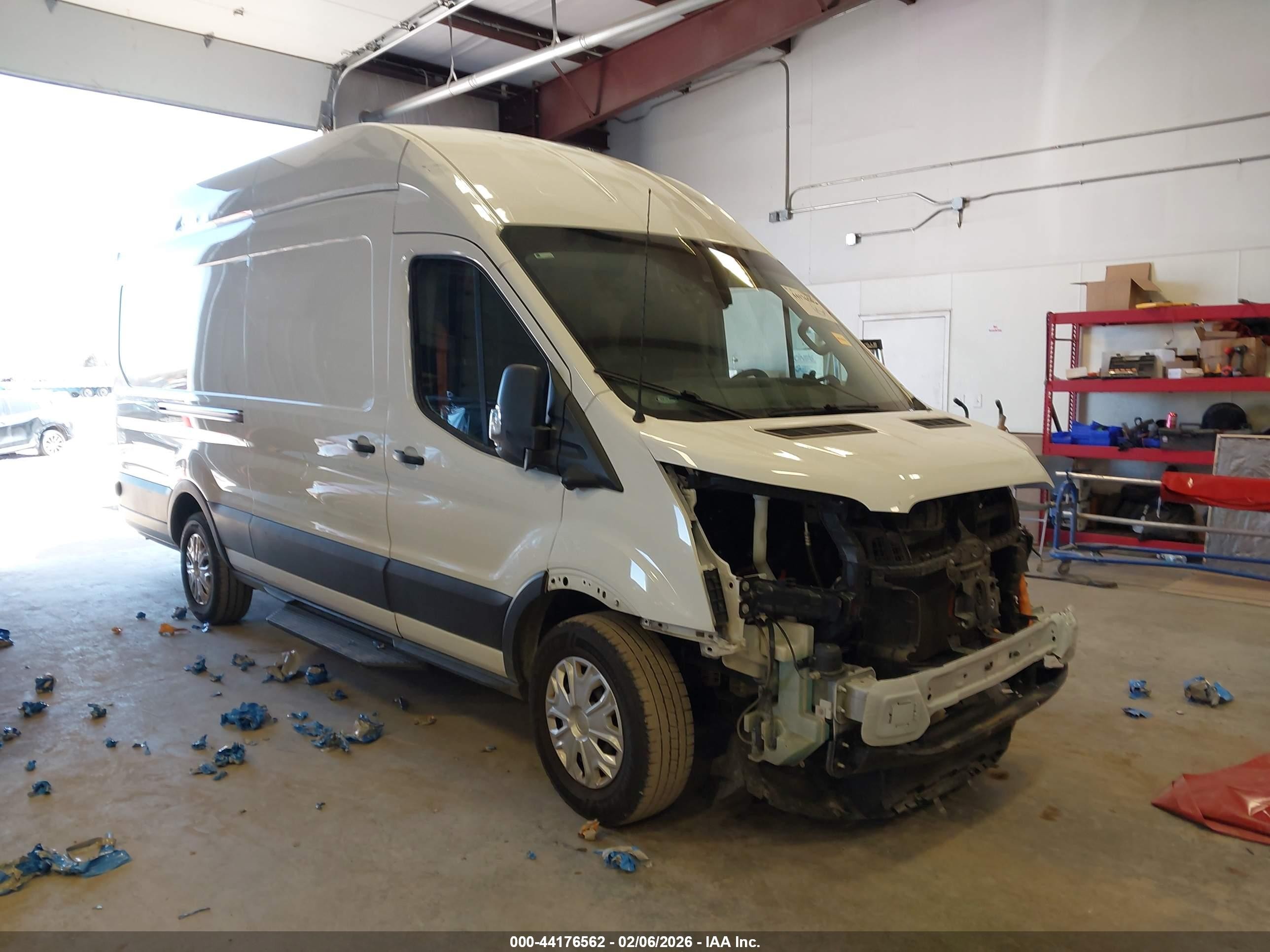 2022 Ford E-Transit Cargo, VIN 1FTBW3XK9NKA22493 — Front end