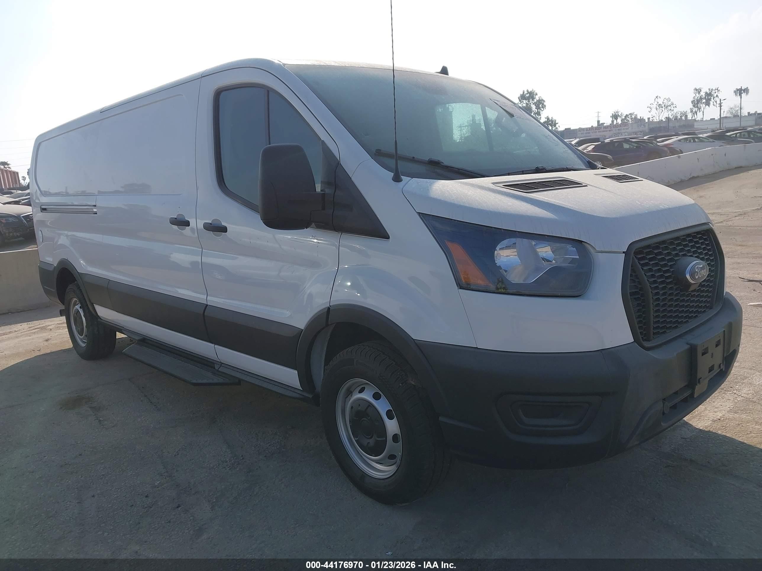 2025 Ford Transit Cargo, VIN 1FTYE1Y84SKA66613 — Зад