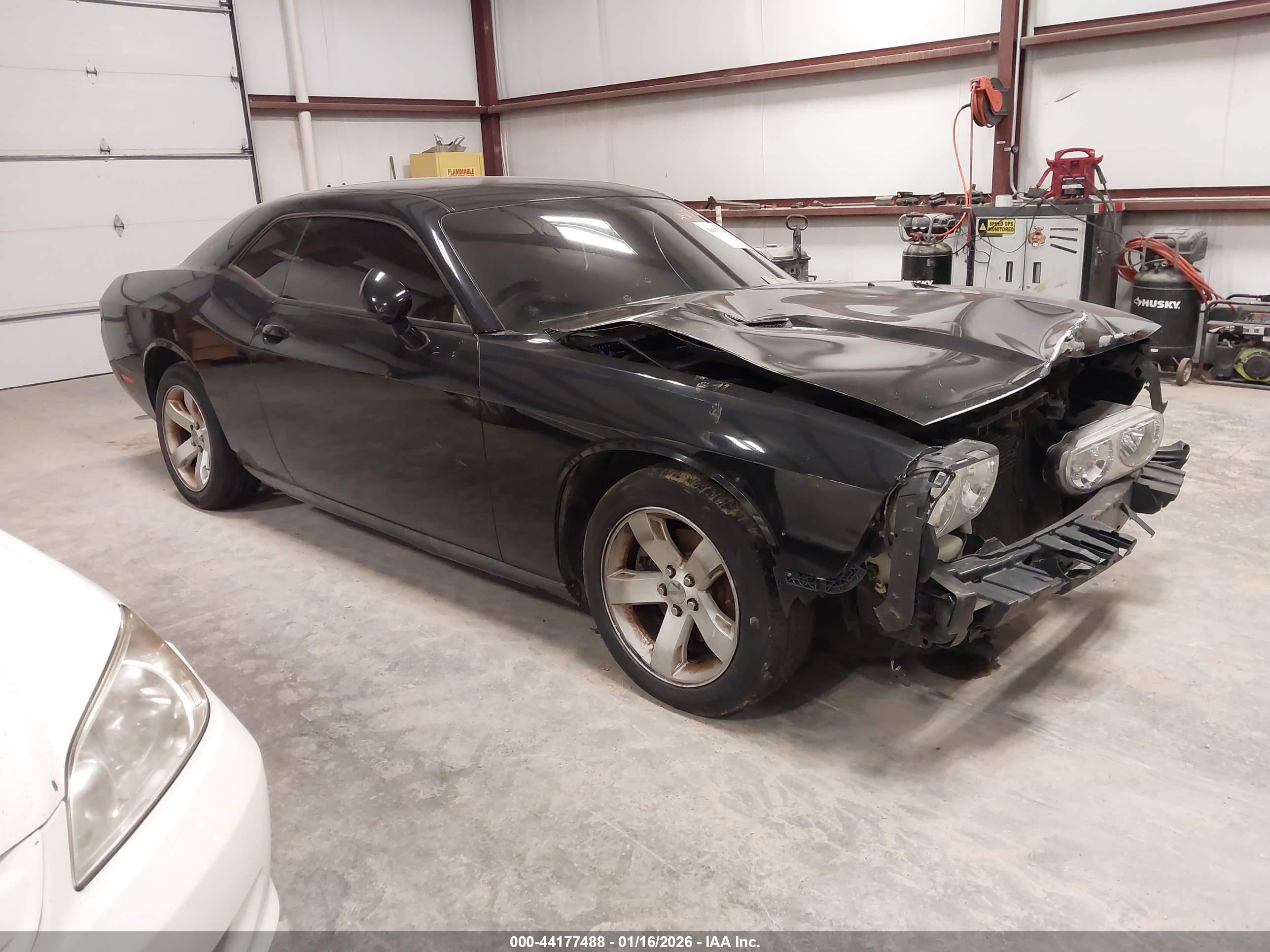 2013 Dodge Challenger SXT, VIN 2C3CDYAG5DH562221 — Front end