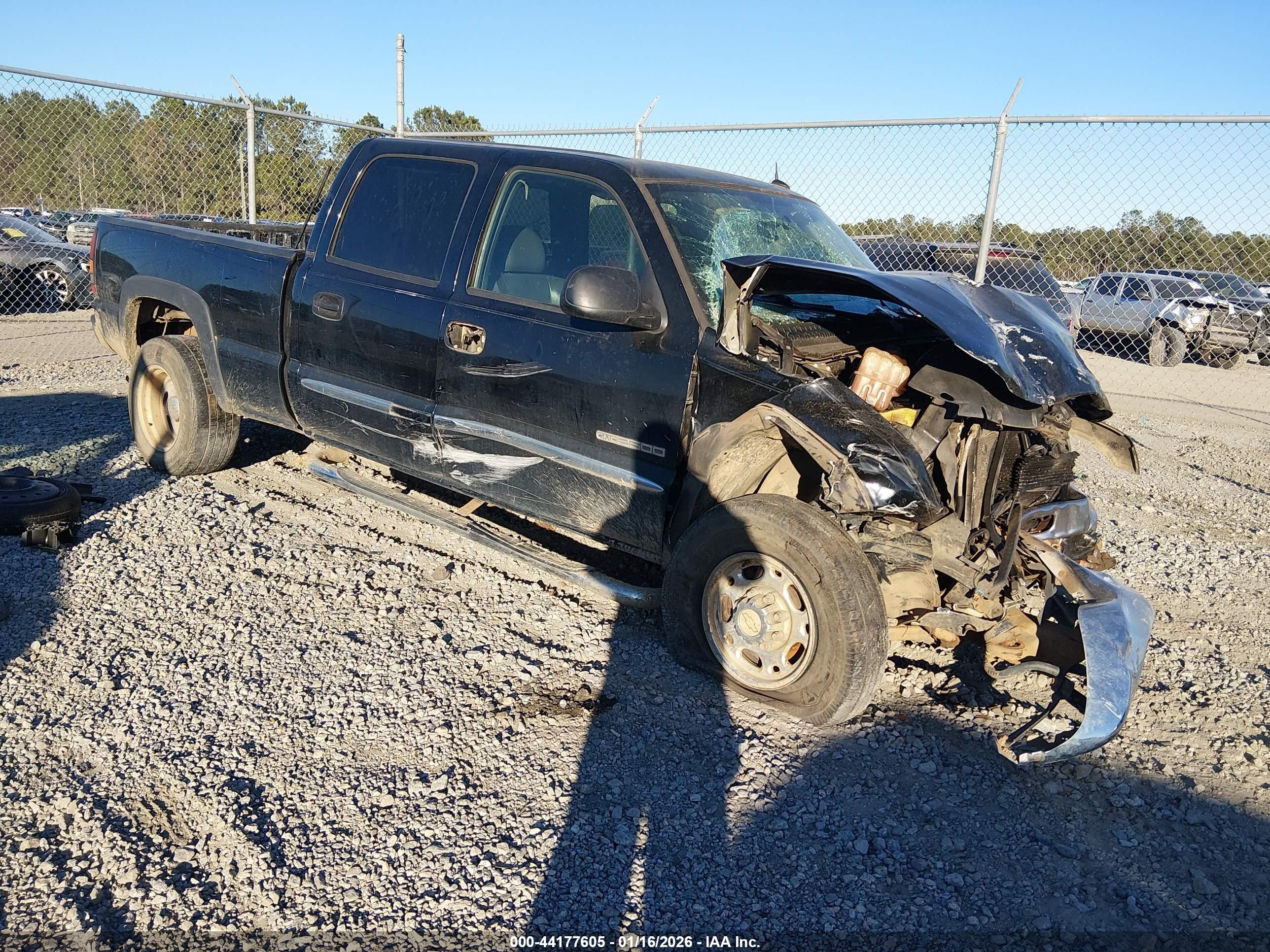 2004 GMC Sierra 2500 SLE, VIN 1GTGC23U64F255383 — Front end