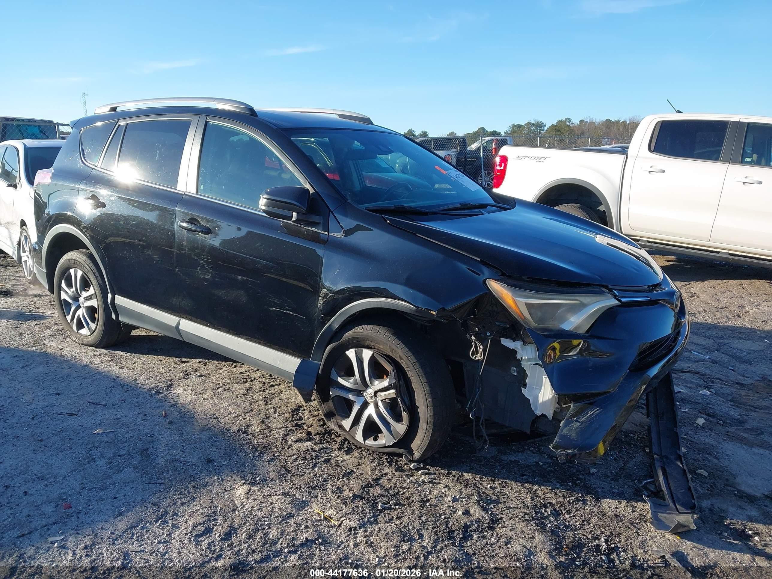 2018 Toyota RAV4 LE, VIN 2T3ZFREV4JW509911 — Front end