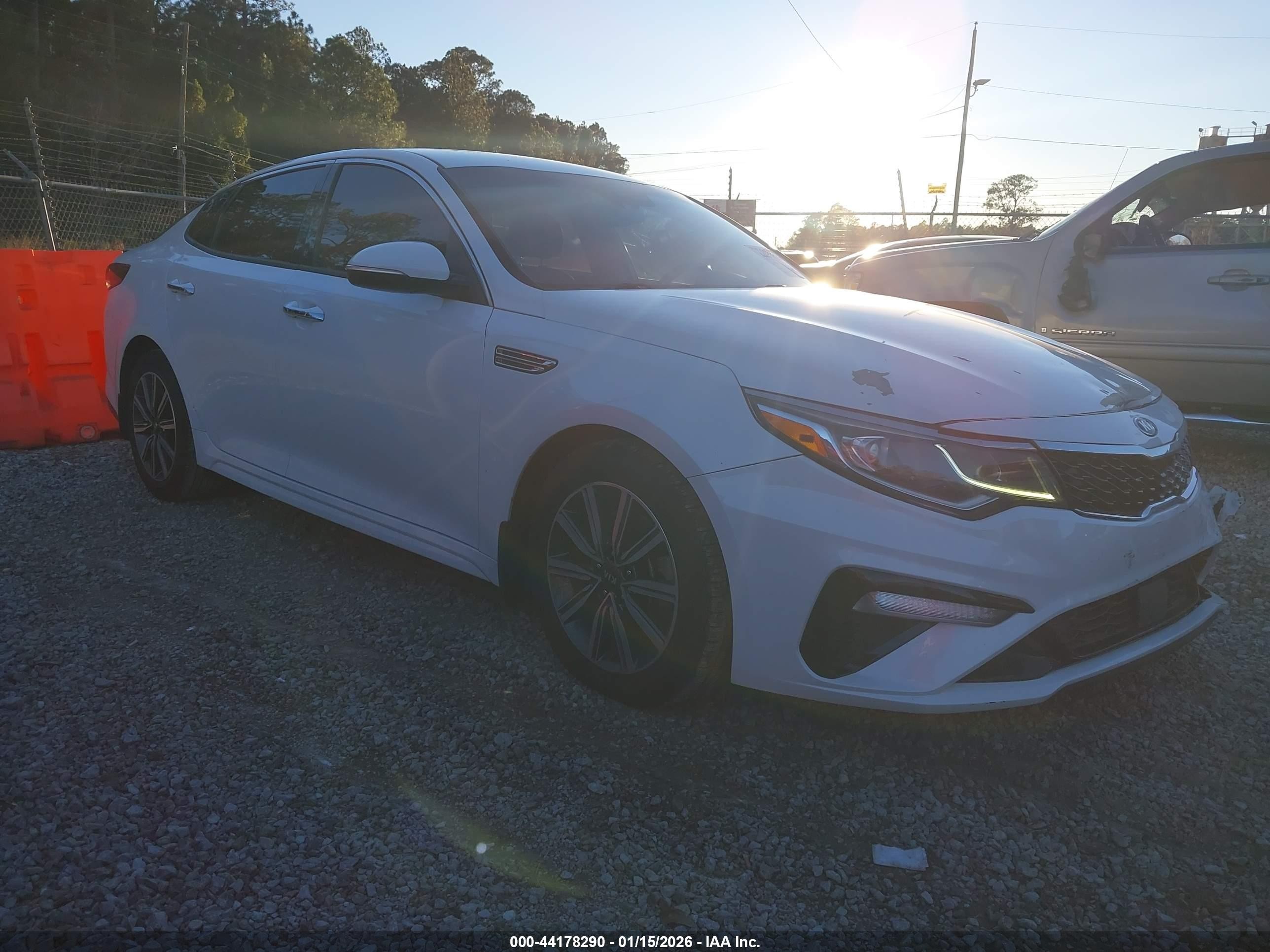 2019 Kia Optima EX, VIN 5XXGU4L11KG318984 — Front end