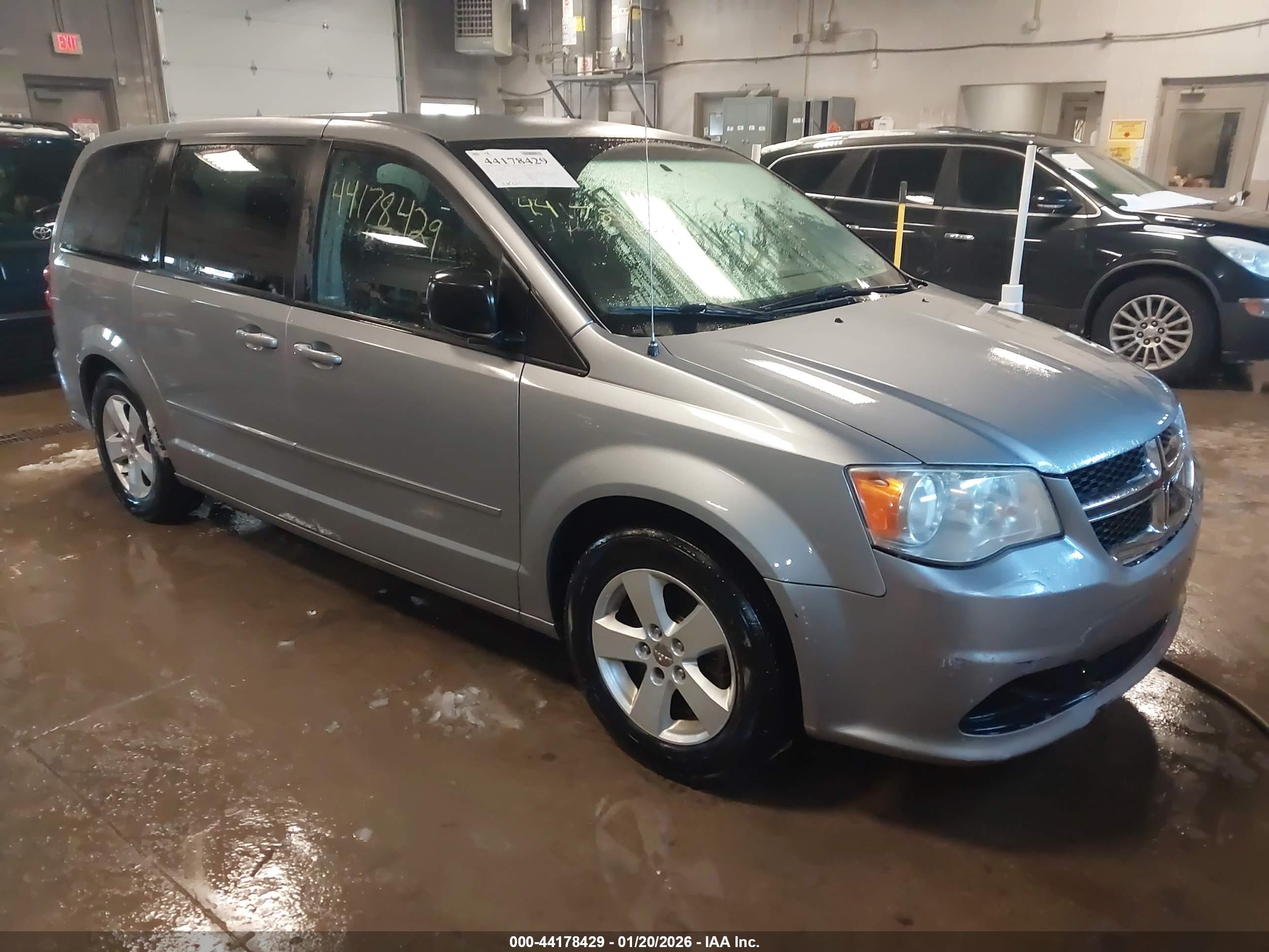 2013 Dodge Grand Caravan SE, VIN 2C4RDGBG5DR751914 — Front end
