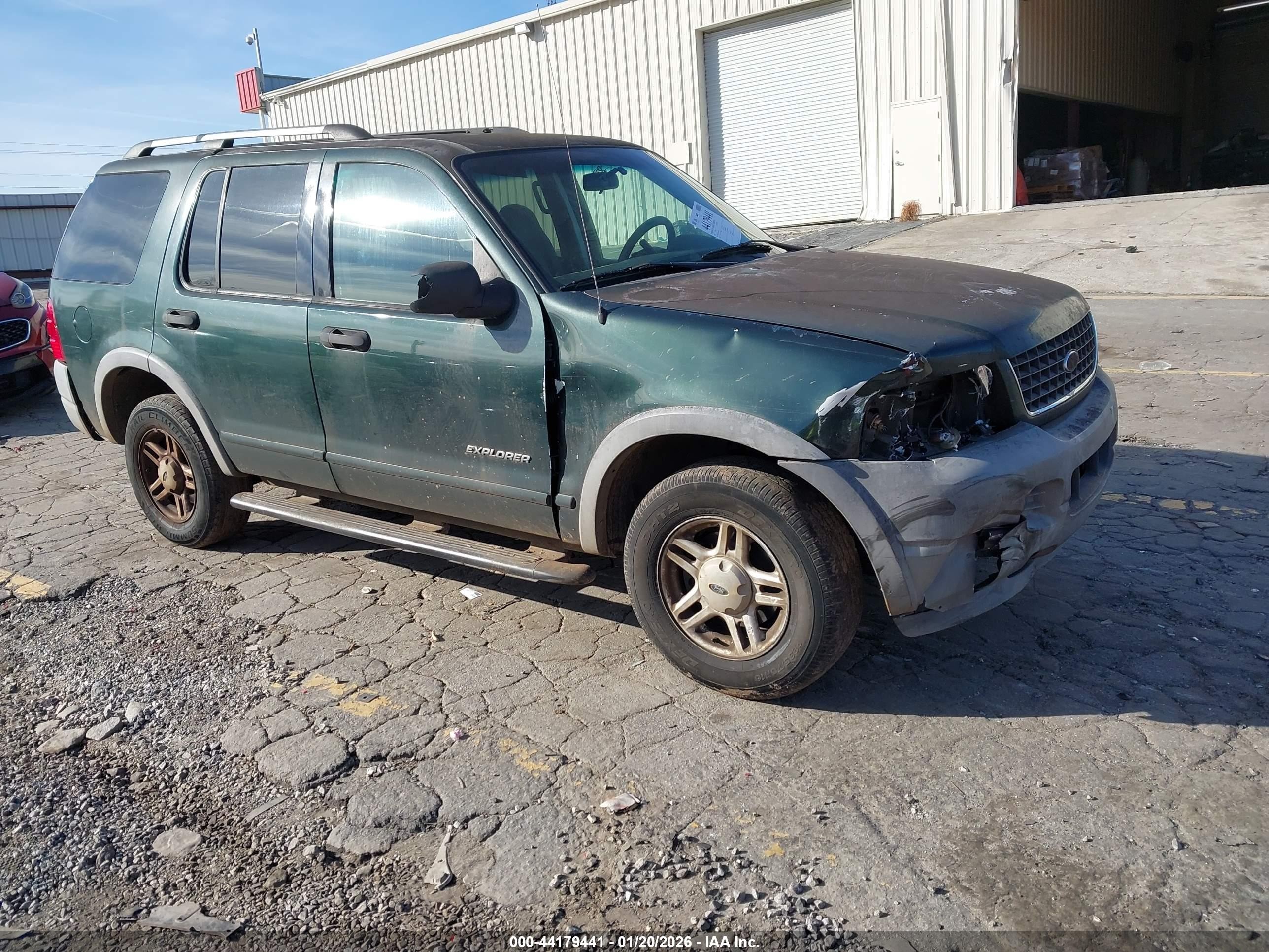 2002 Ford Explorer XLS, VIN 1FMZU62EX2UA80275 — Front end