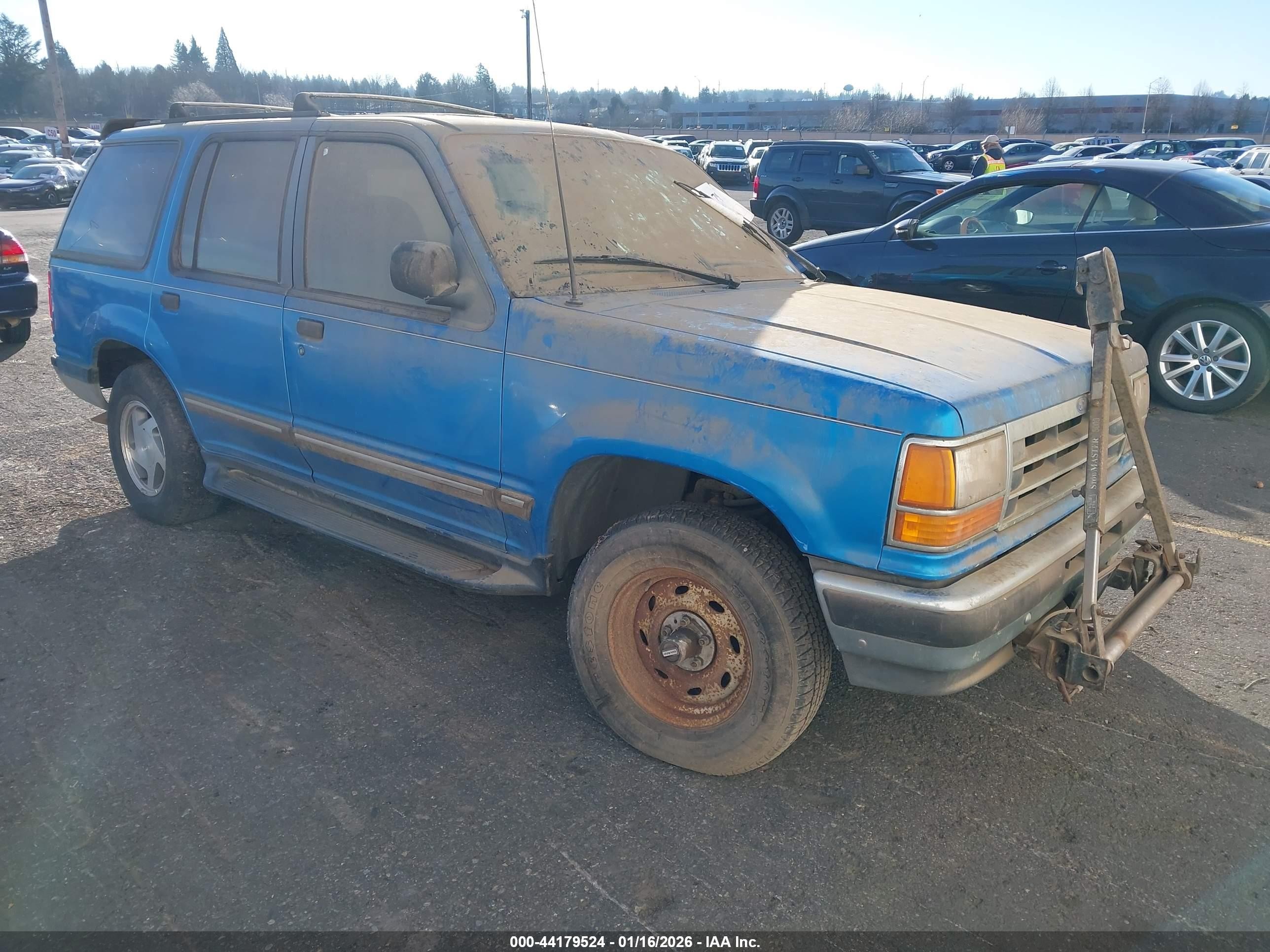 1994 Ford Explorer Eddie Bauer, VIN 1FMDU34XXRUC46148 — Front end