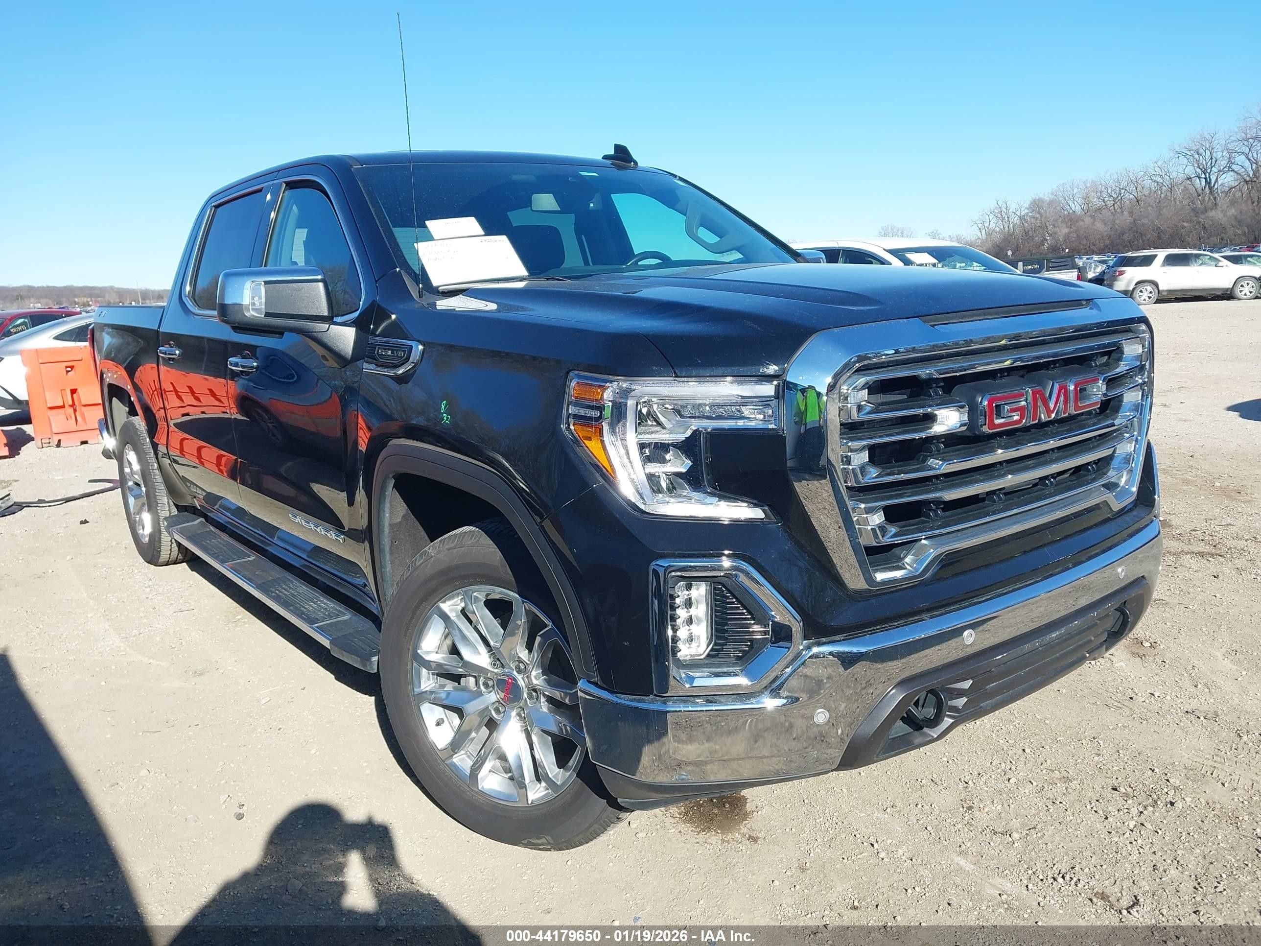 2020 GMC Sierra 1500 SLT, VIN 3GTU9DED5LG448180 — Front end