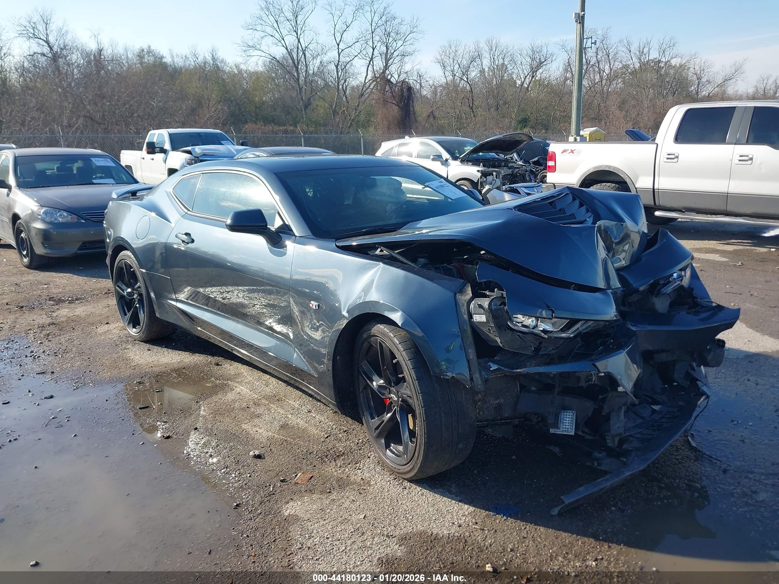 2021 Chevrolet Camaro LT1, VIN 1G1FF1R74M0125581 — Front end