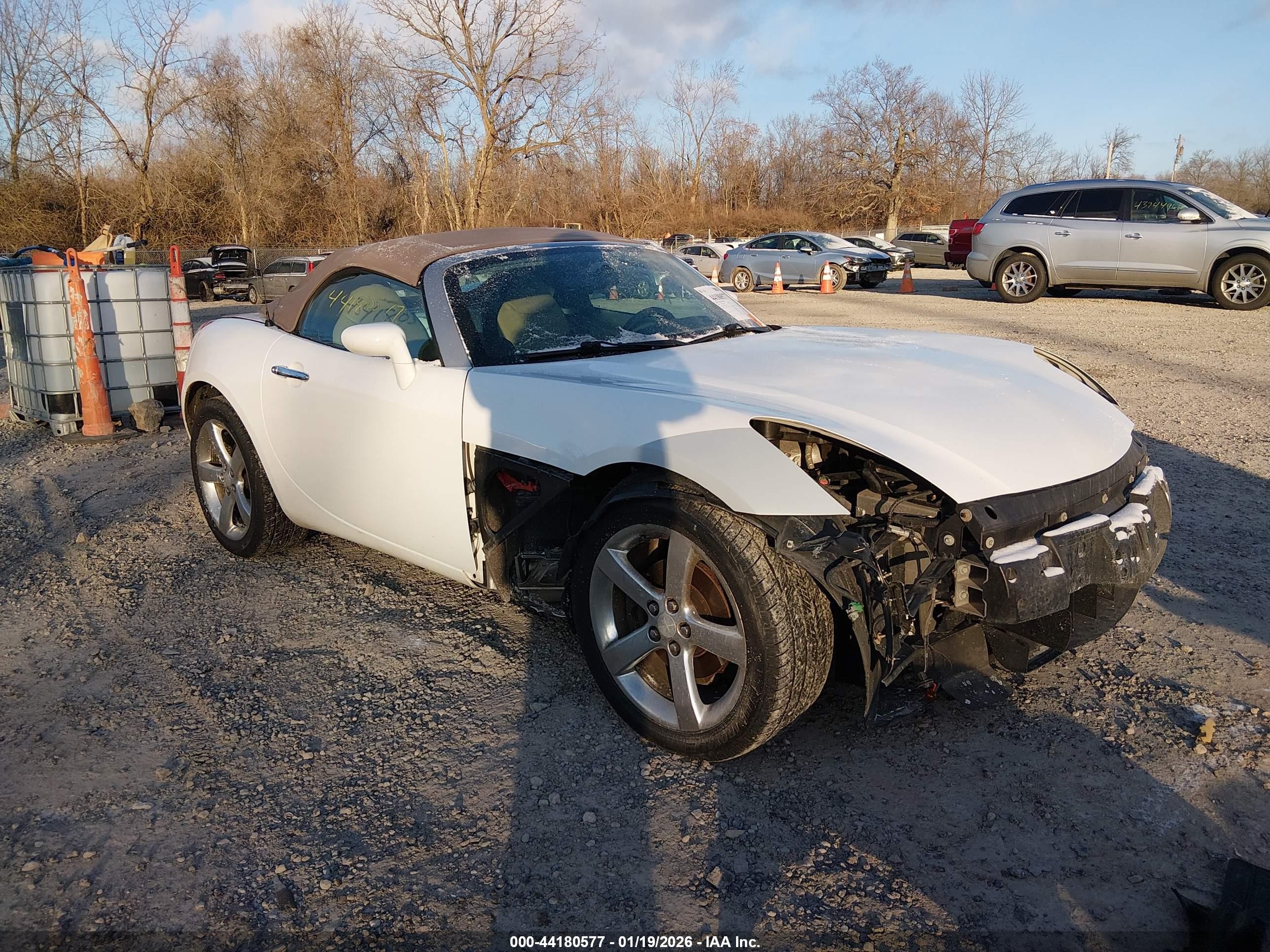 2007 Pontiac Solstice, VIN 1G2MB35B17Y108490 — Front end