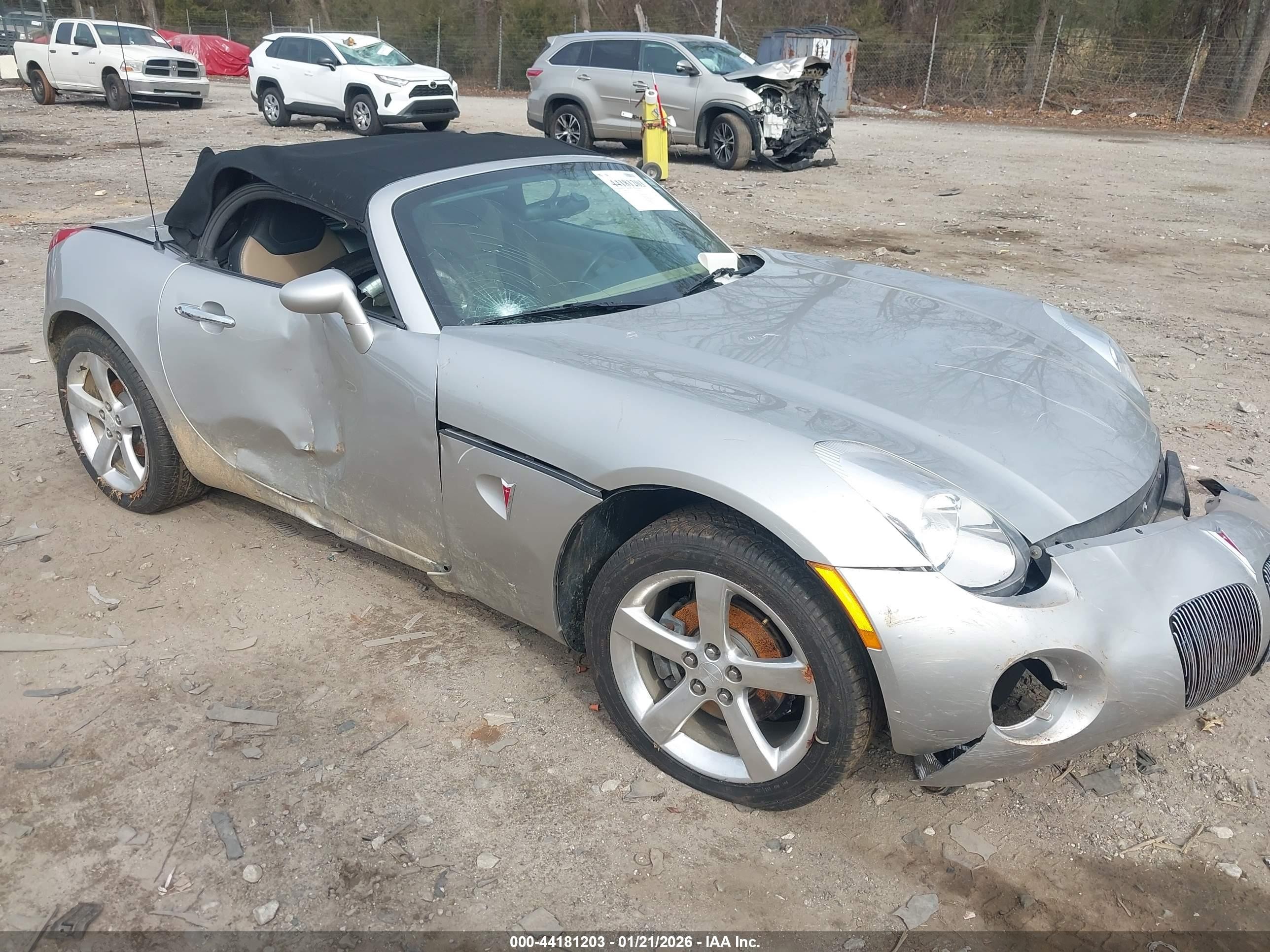2006 Pontiac Solstice, VIN 1G2MB35B66Y114025 — Front end