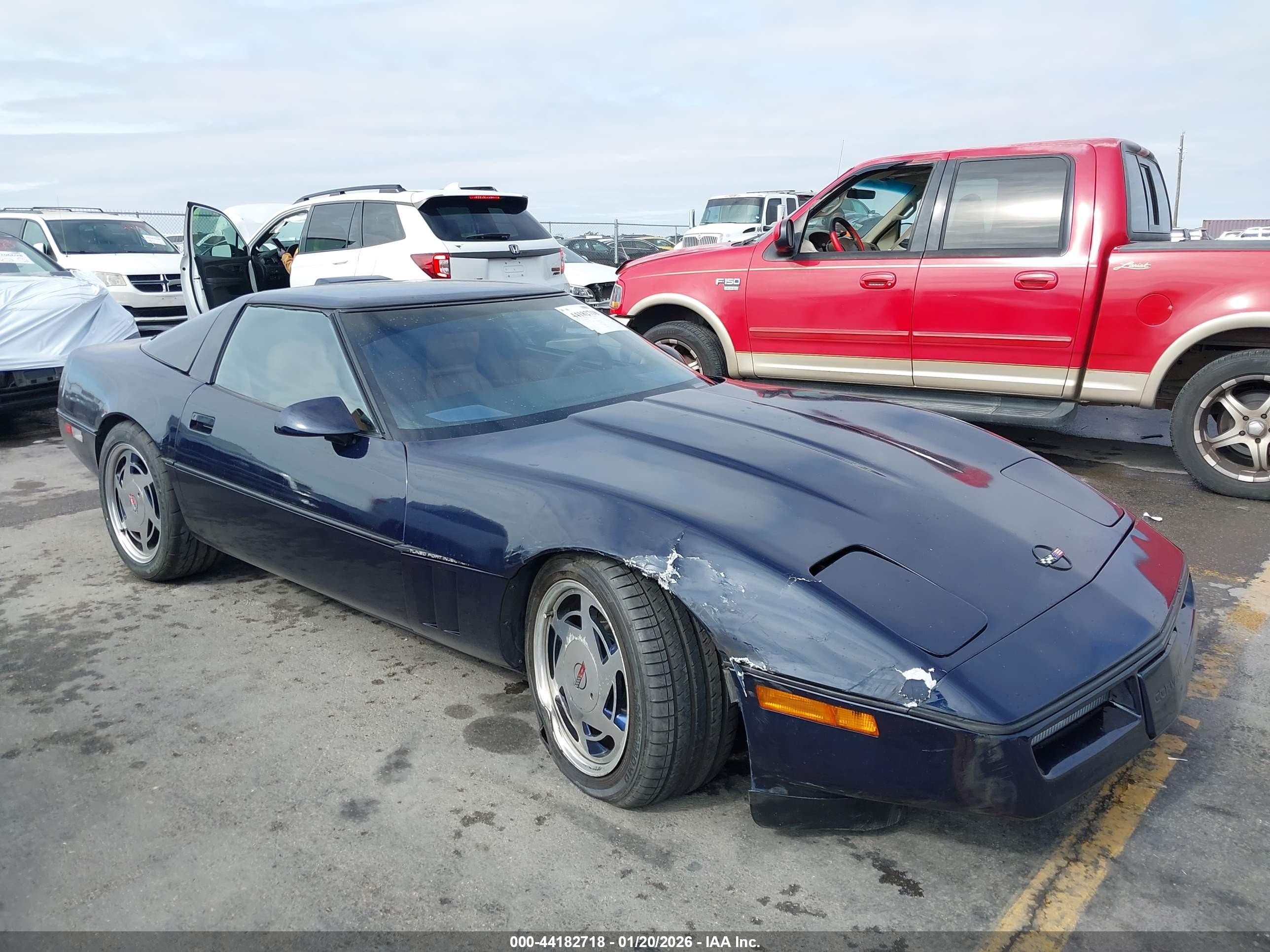 1989 Chevrolet Corvette, VIN 1G1YY2185K5103344 — Перед