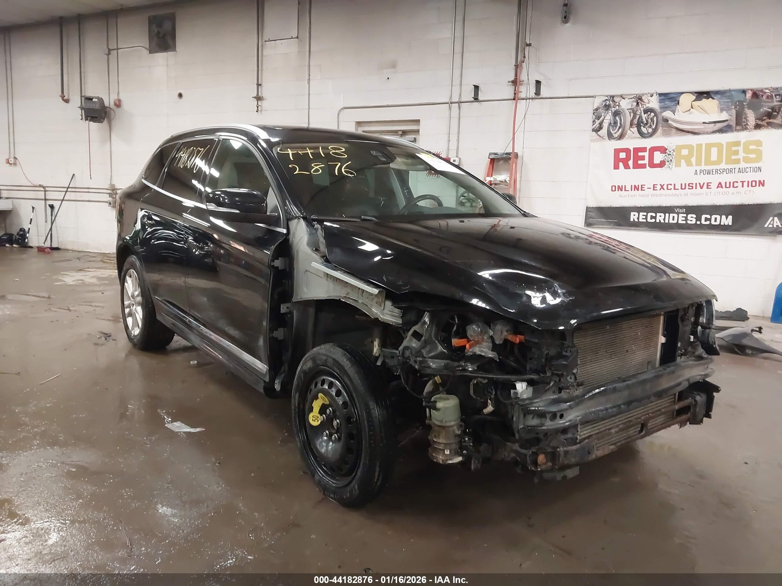 2015 Volvo XC60 T6 Premier Plus, VIN YV4902RC6F2565914 — Front end
