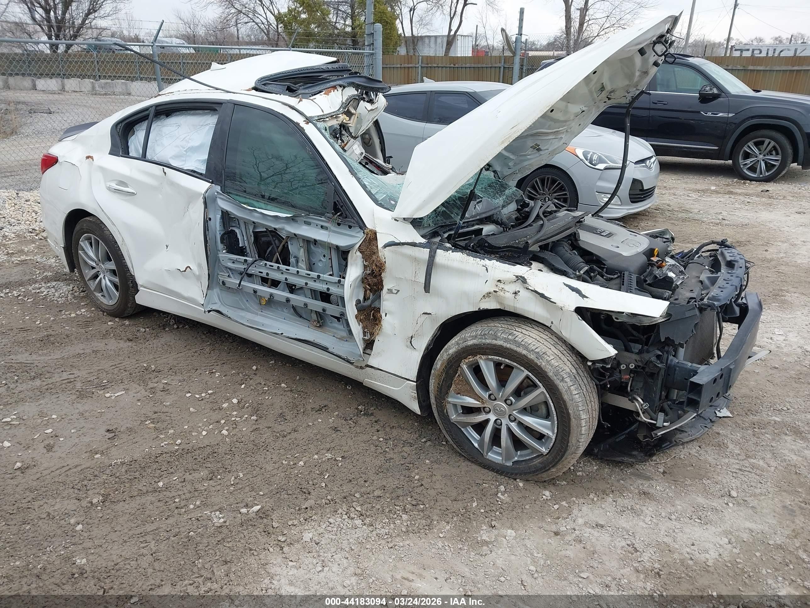 2015 Infiniti Q50 Premium, VIN JN1BV7AP3FM351987 — Опрокидывание