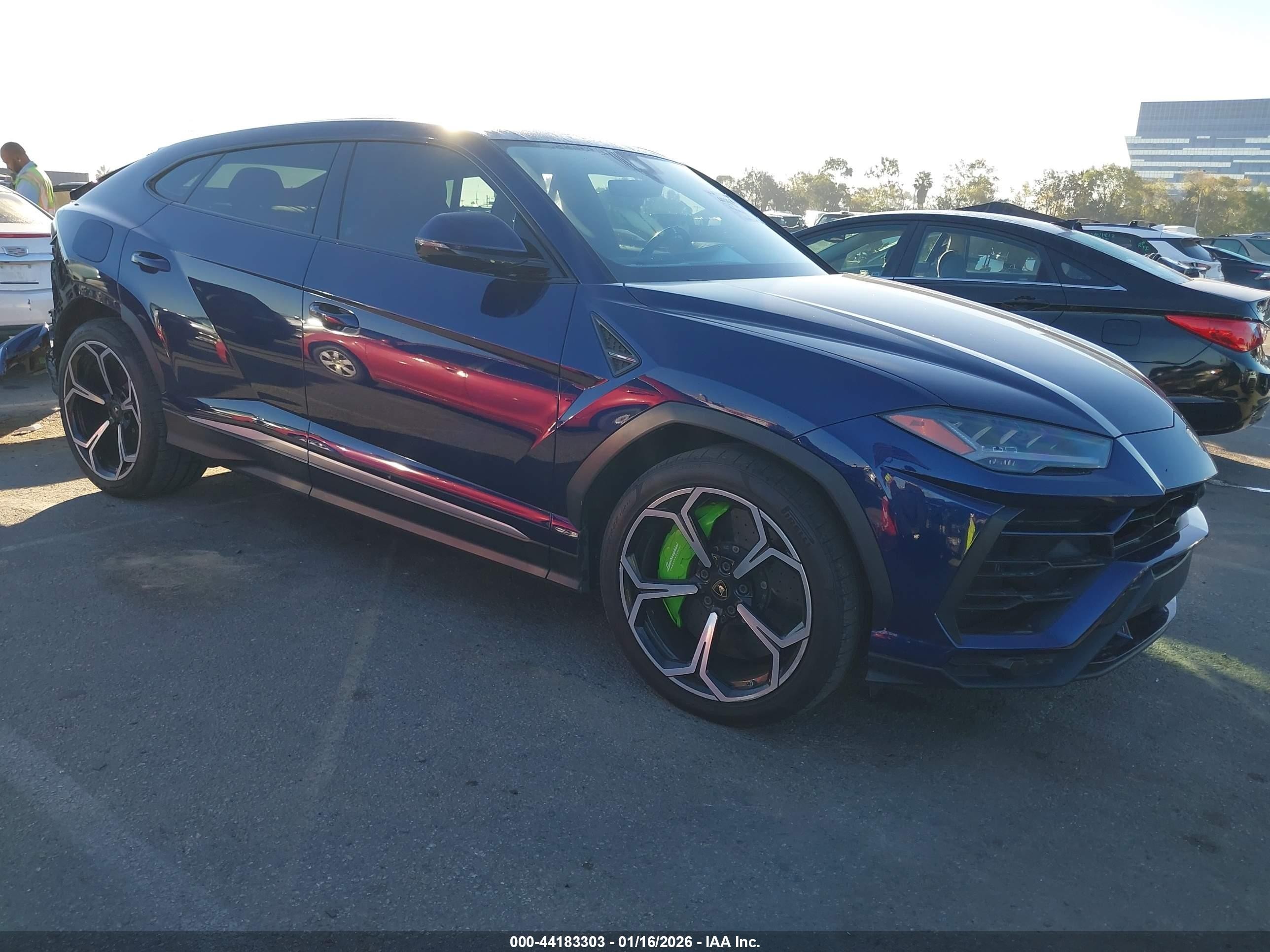 2019 Lamborghini Urus, VIN ZPBUA1ZL7KLA02307 — Бок