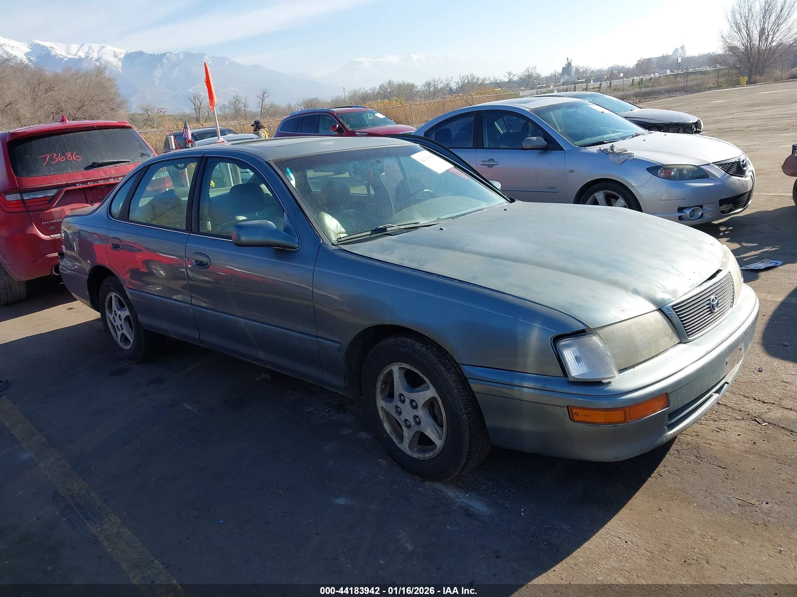 1997 Toyota Avalon XLS, VIN 4T1BF12B9VU155699 — Side