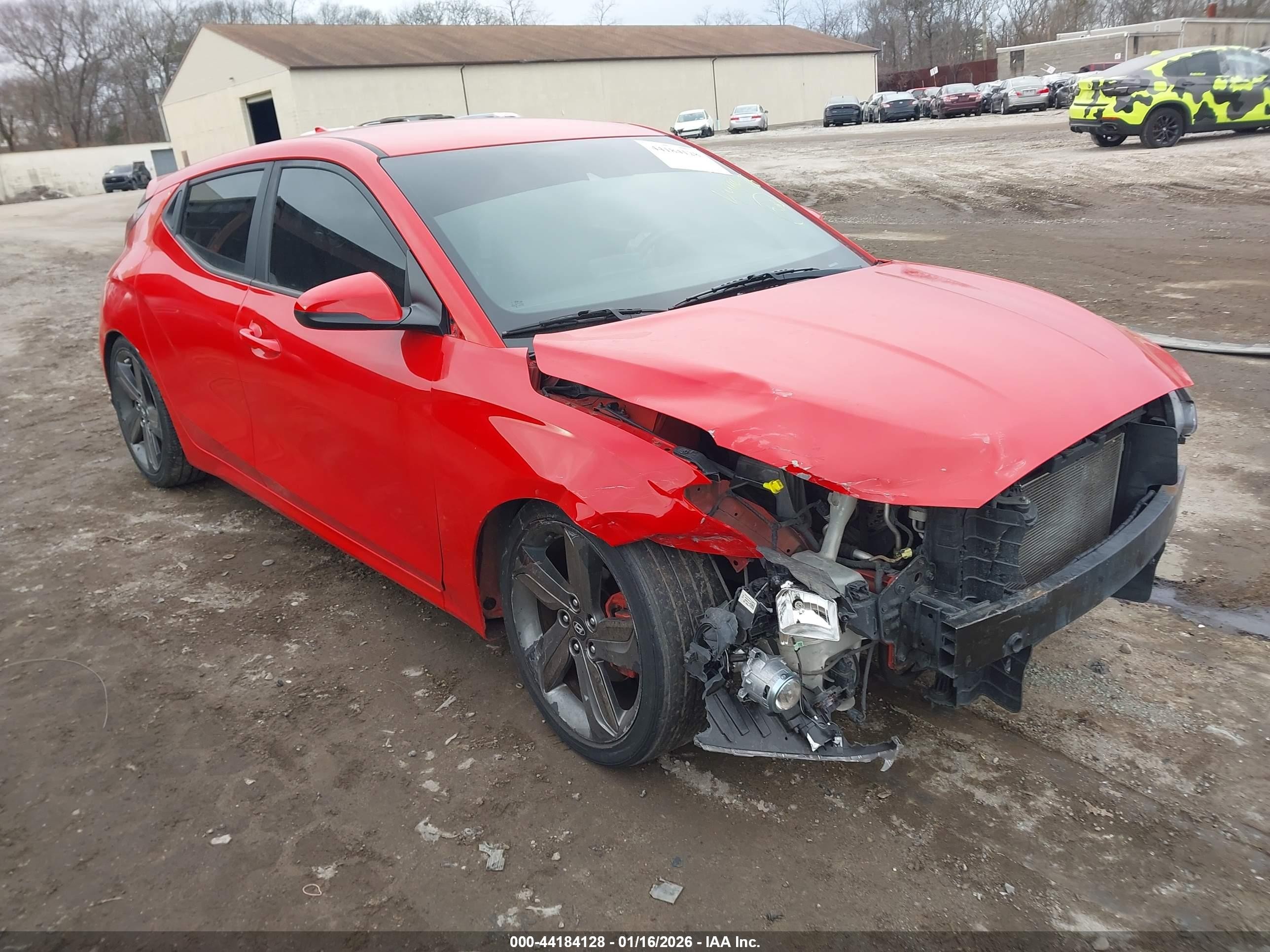 2021 Hyundai Veloster 2.0, VIN KMHTG6AF2MU032599 — Перед