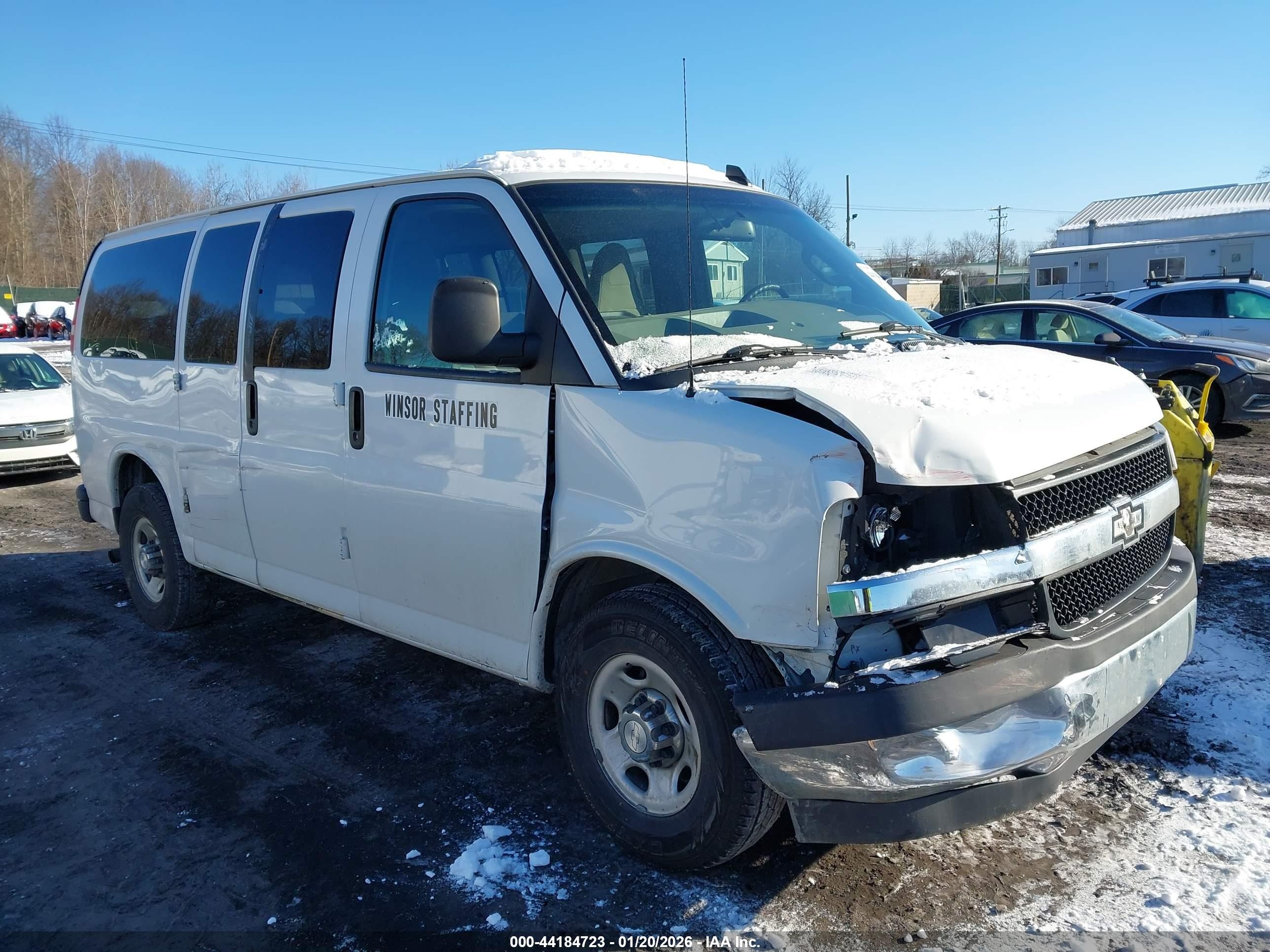 2018 Chevrolet Express Passenger LT, VIN 1GAWGFFG1J1243527 — Front end