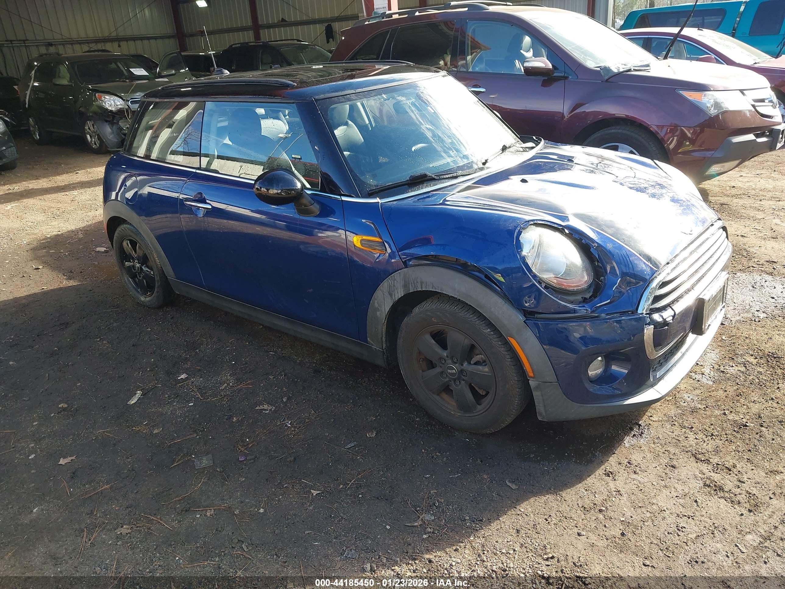 2016 MINI Hardtop, VIN WMWXP5C50G3B76795 — Перед