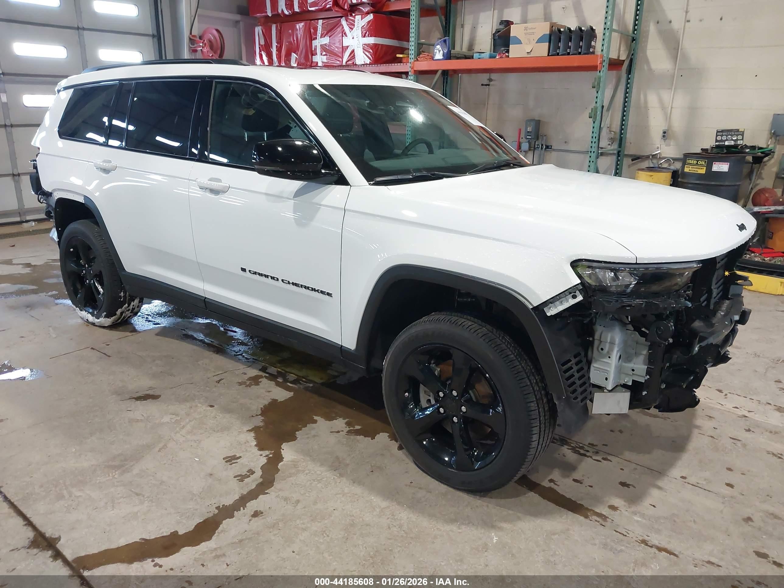 2025 Jeep Grand Cherokee Altitude X, VIN 1C4RJKAG5S8706896 — Front end