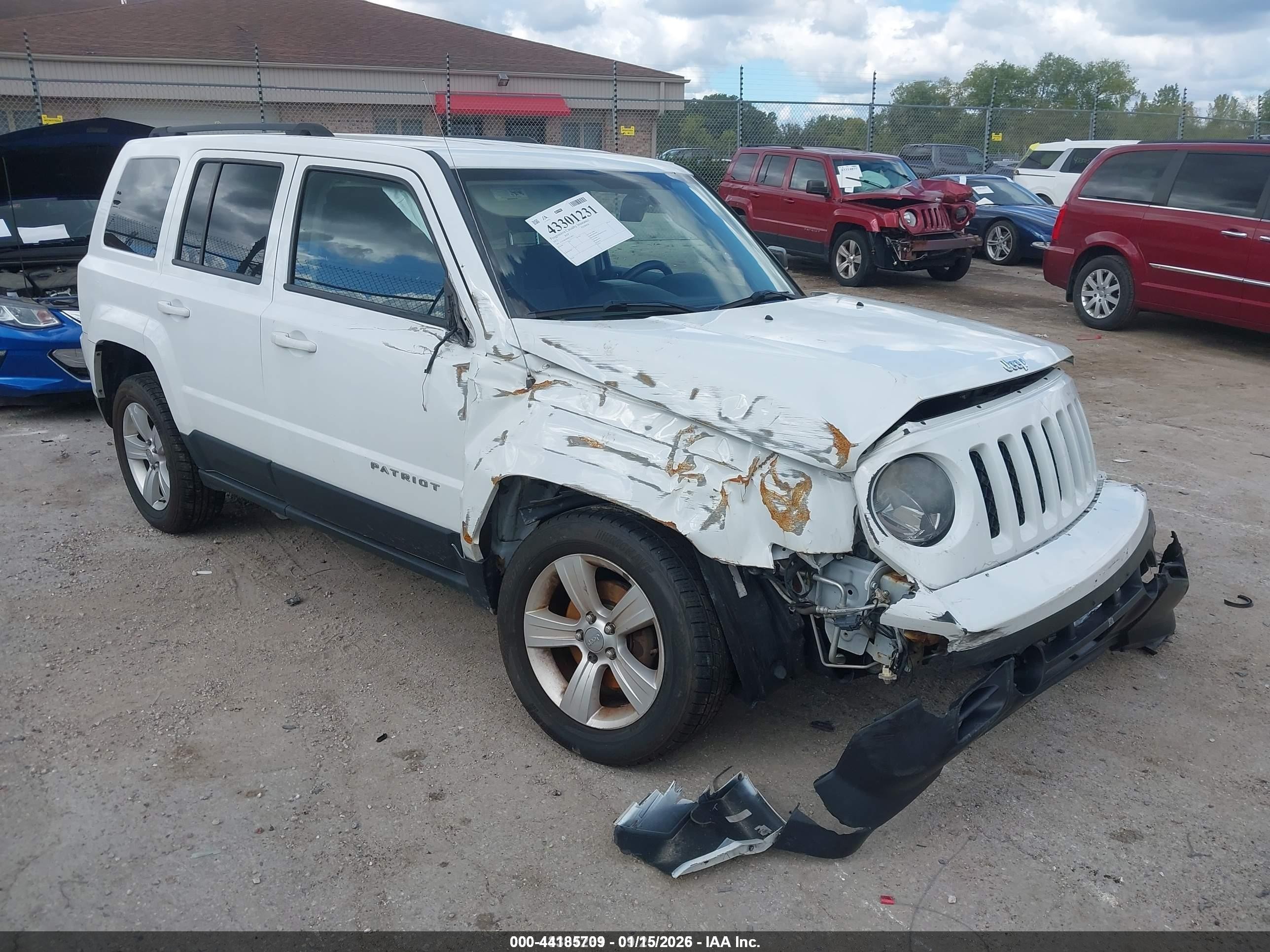 2013 Jeep Patriot Latitude, VIN 1C4NJRFB0DD114837 — Front end