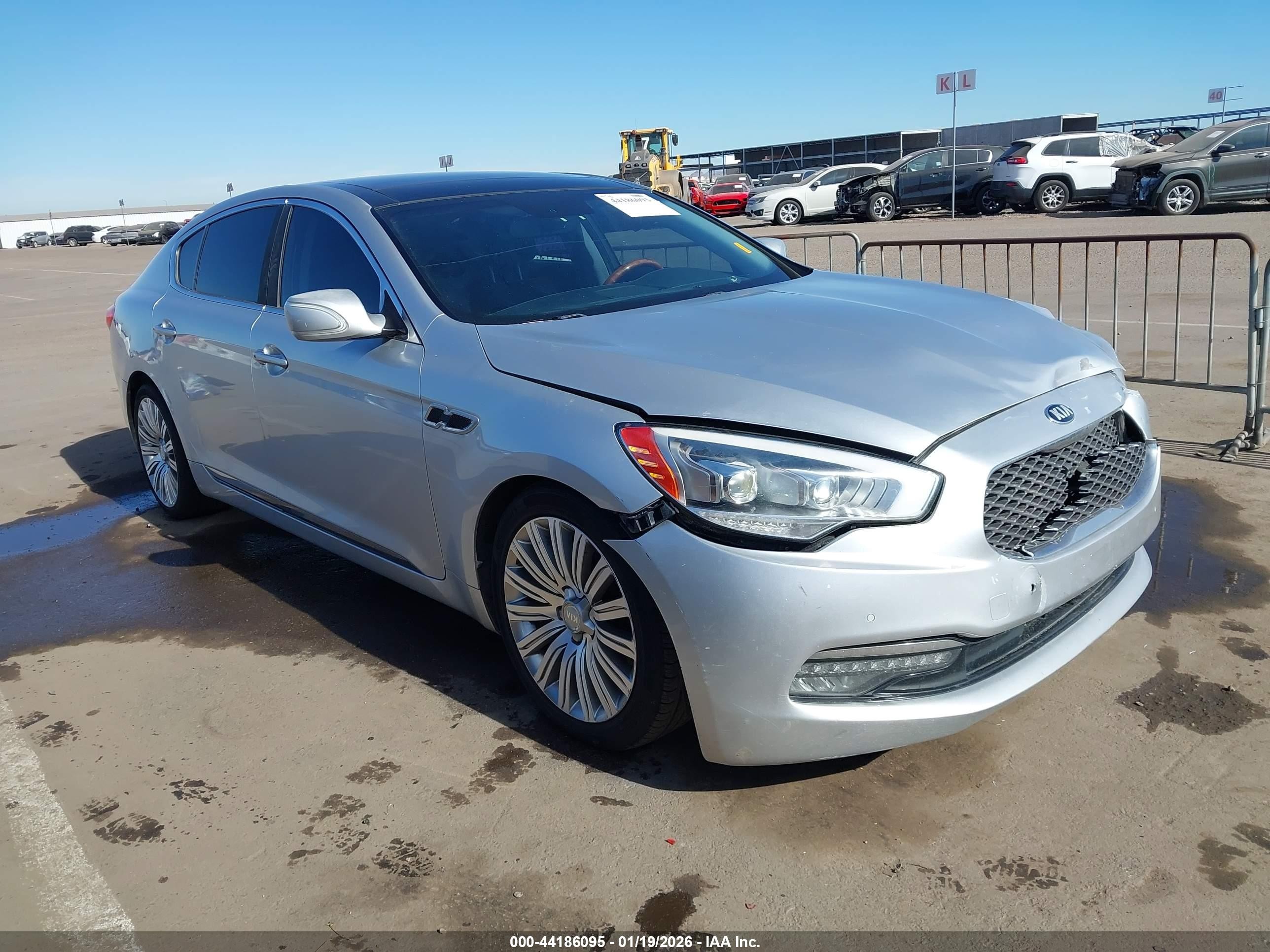 2015 Kia K900 Premium, VIN KNALU4D41F6025952 — Front end