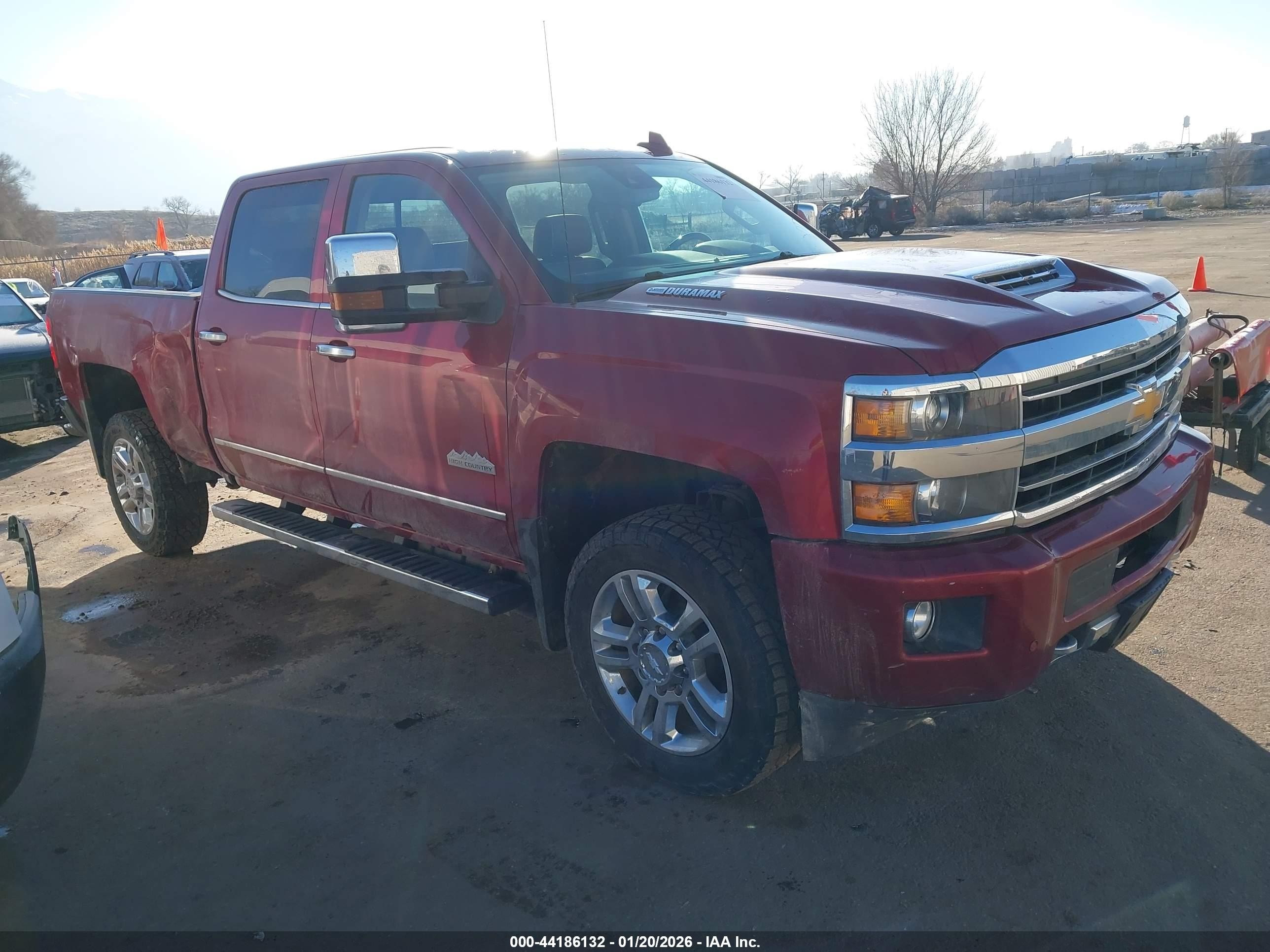 2019 Chevrolet Silverado 2500HD High Country, VIN 1GC1KUEY6KF142986 — Side