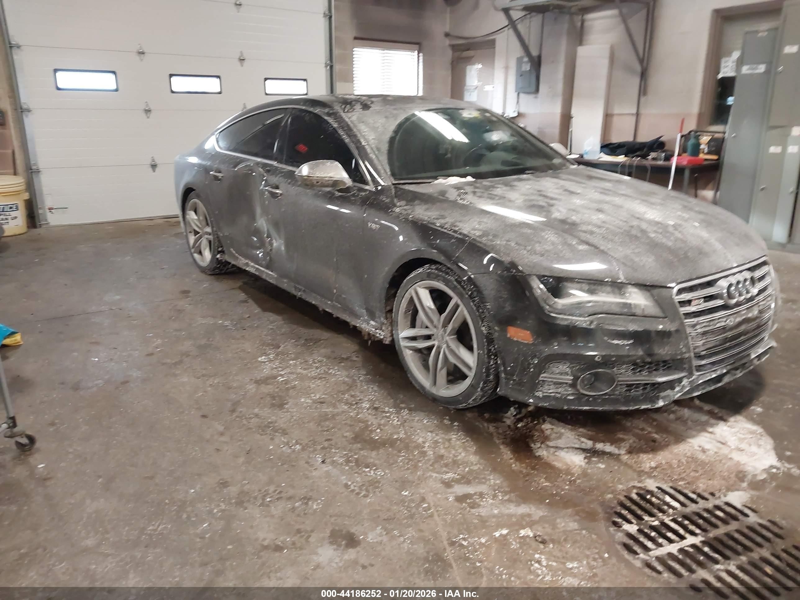2015 Audi S7, VIN WAUW2AFC9FN022079 — Бок