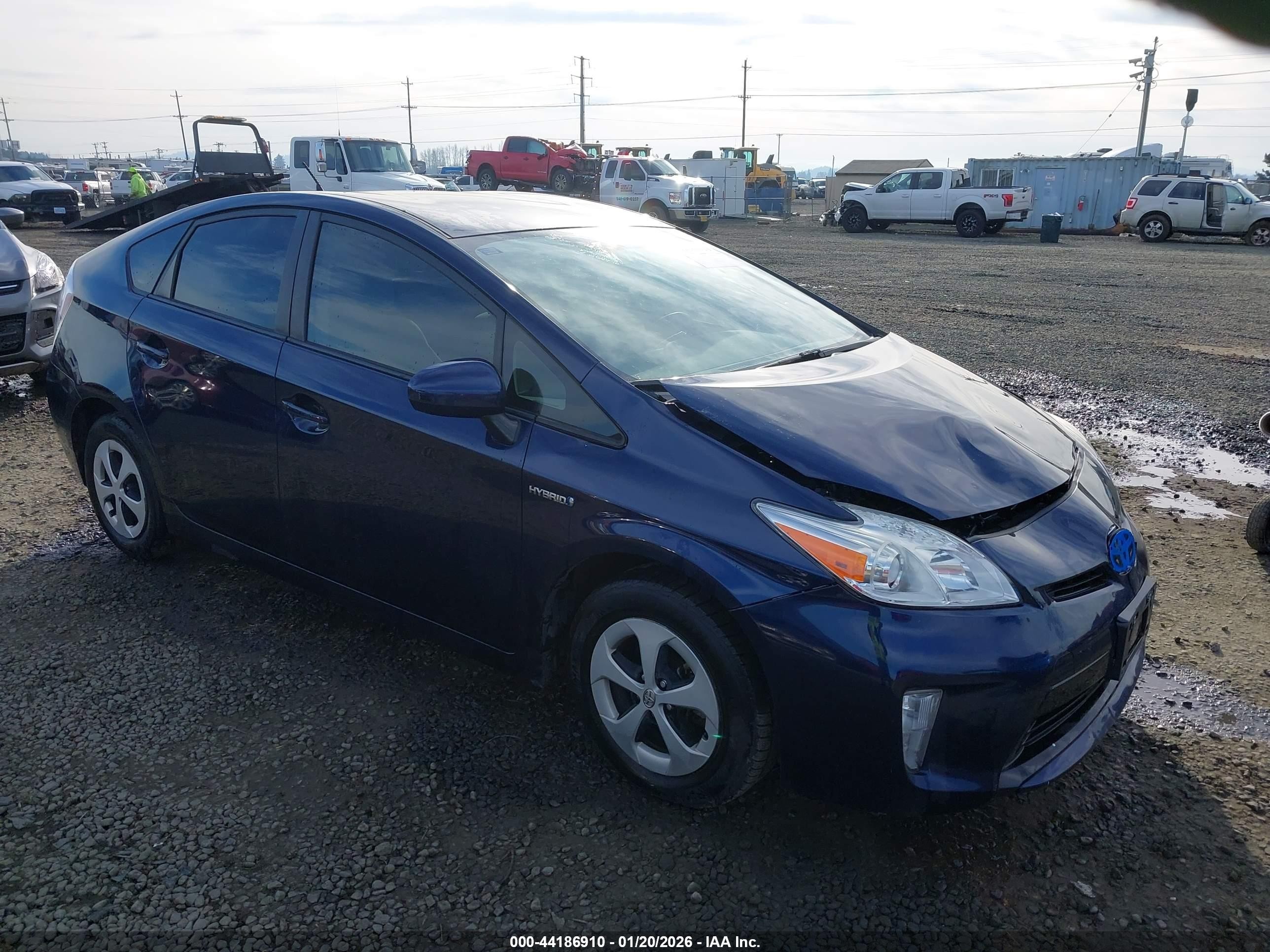2014 Toyota Prius Three, VIN JTDKN3DU4E0393694 — Front end