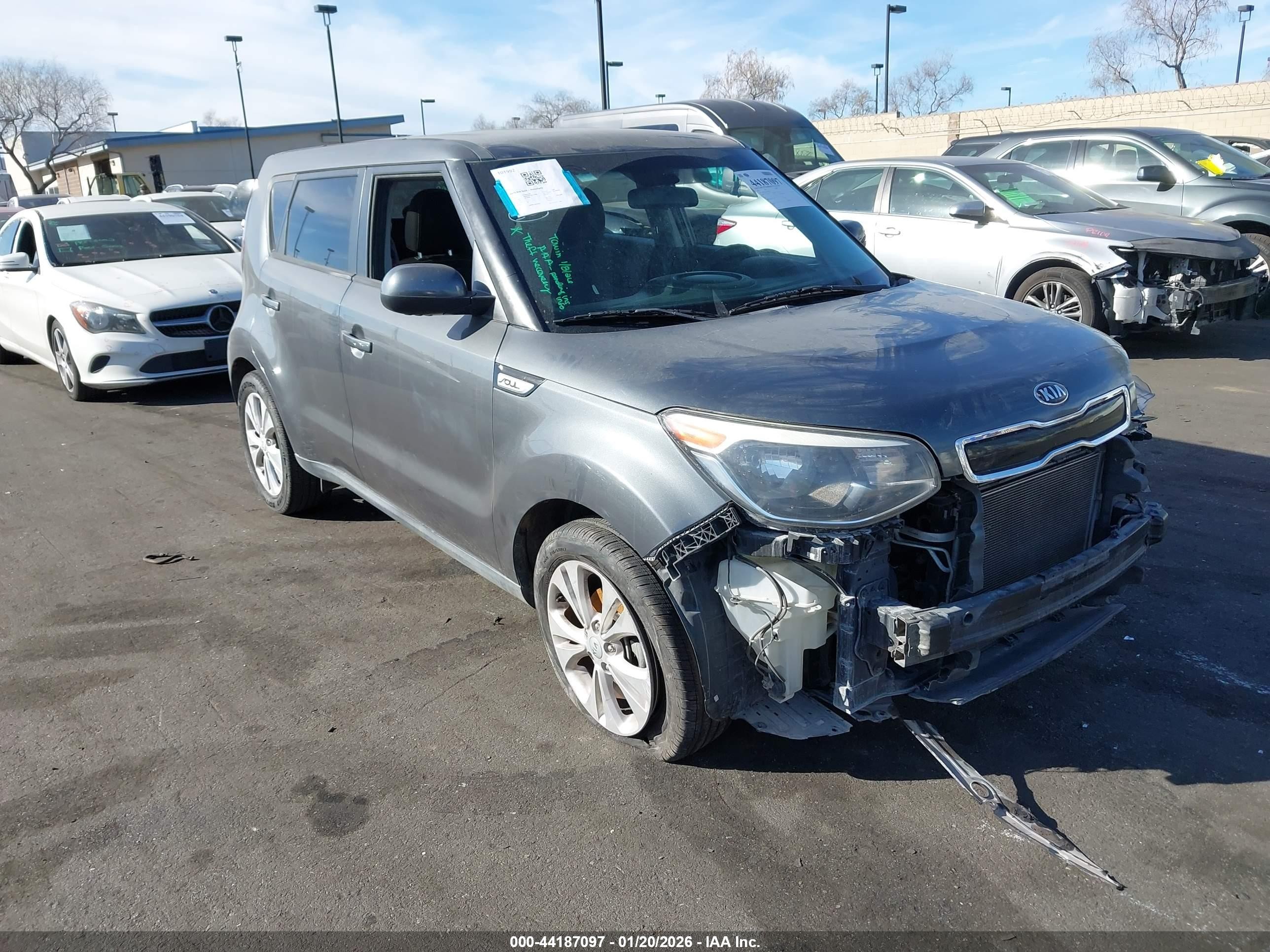 2015 Kia Soul +, VIN KNDJP3A51F7114844 — Front end