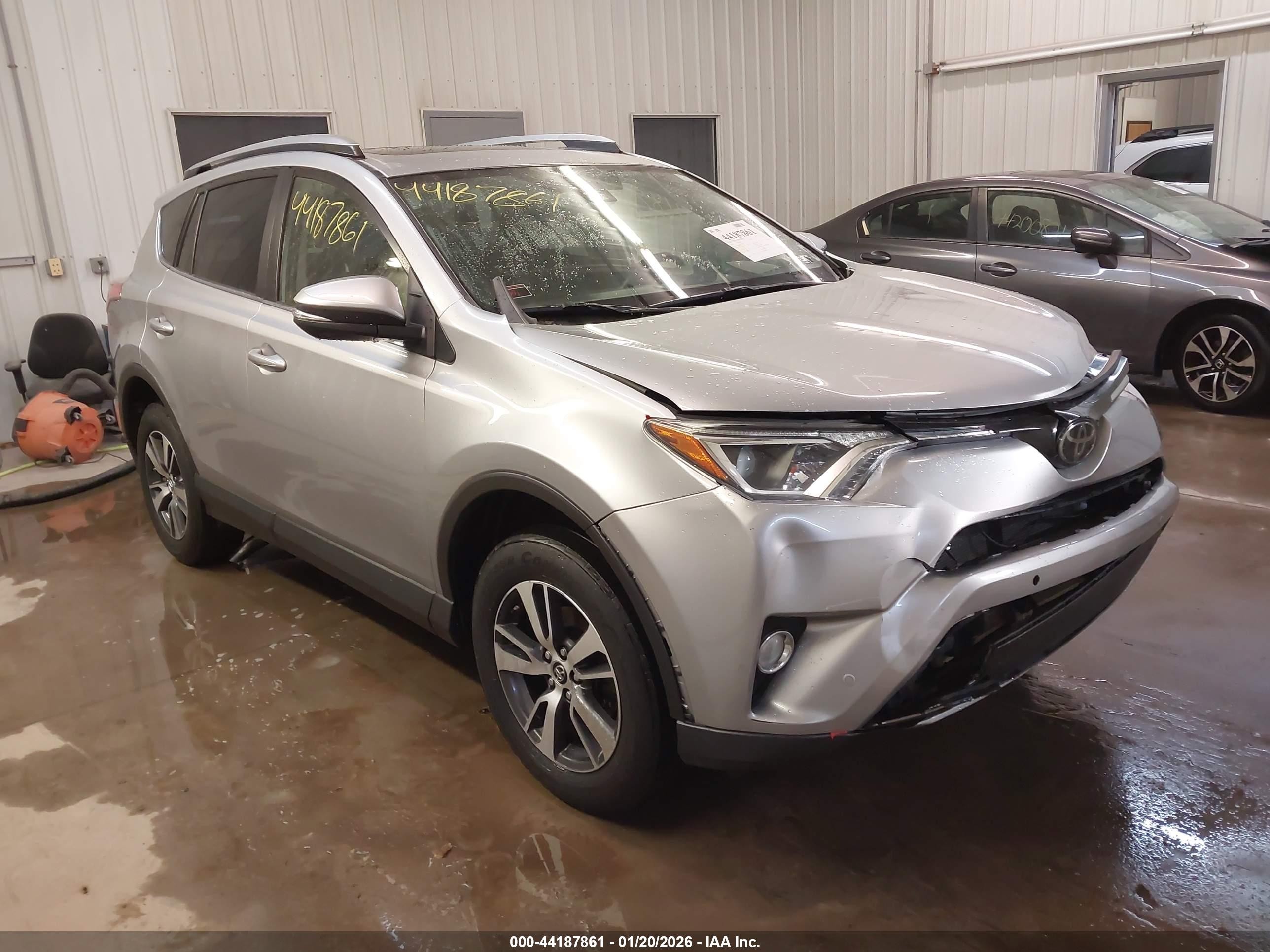 2018 Toyota RAV4 XLE, VIN JTMRFREV8JJ232601 — All over