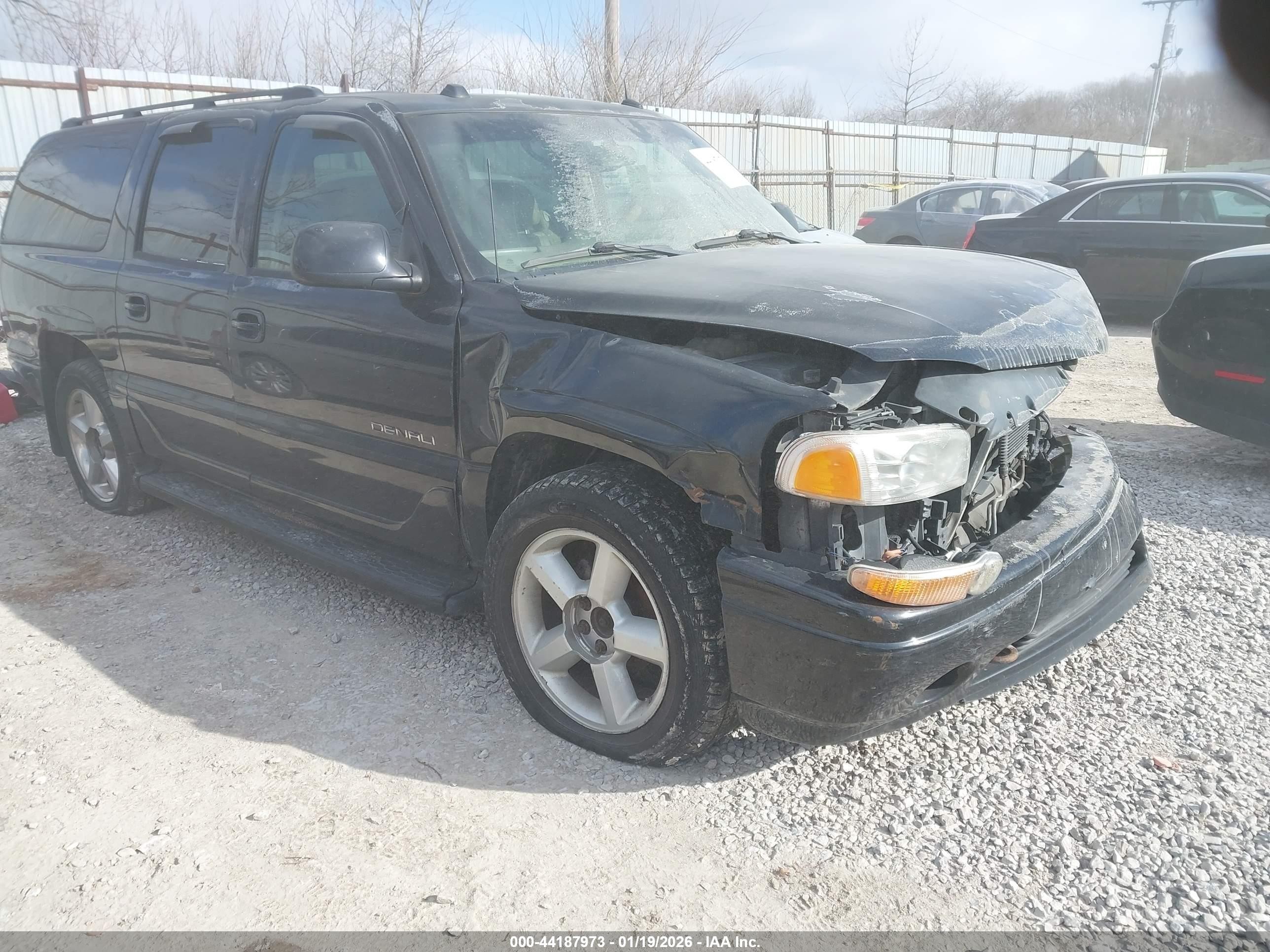 2005 GMC Yukon XL, VIN 1GKFK66U05J245999 — Front end