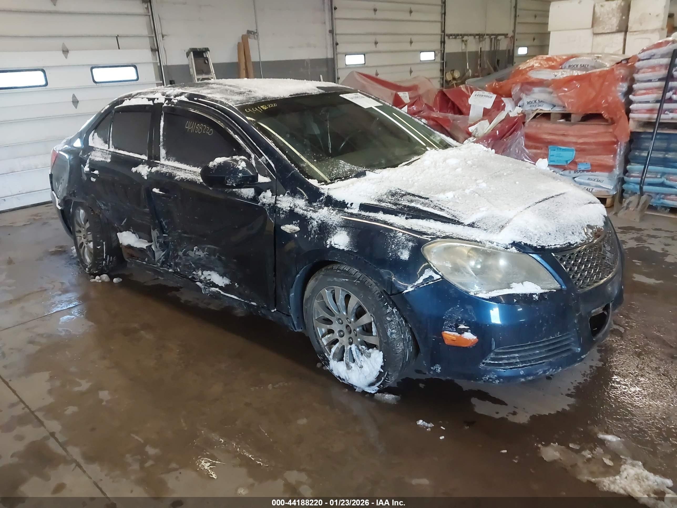 2010 Suzuki Kizashi SE, VIN JS2RF9A39A6100251 — Side