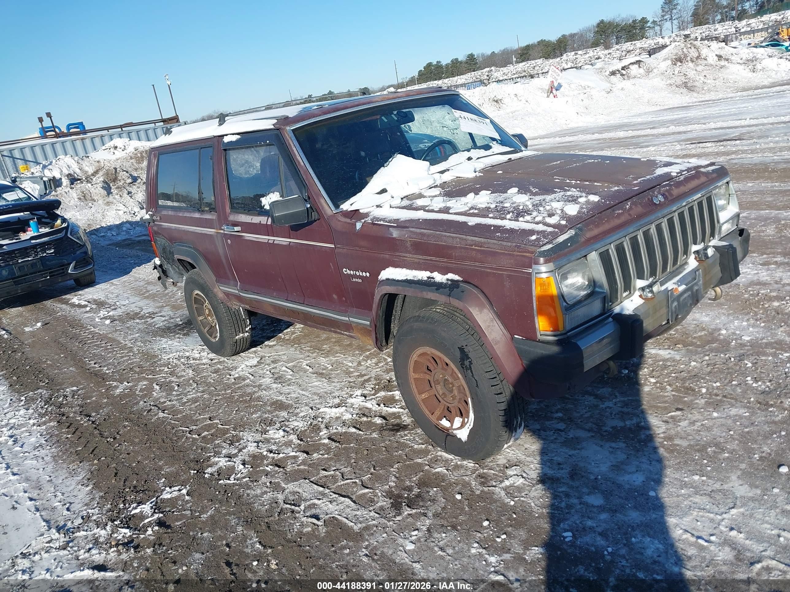 1987 Jeep Cherokee, VIN 1JCML7749HT008391 — Rear end