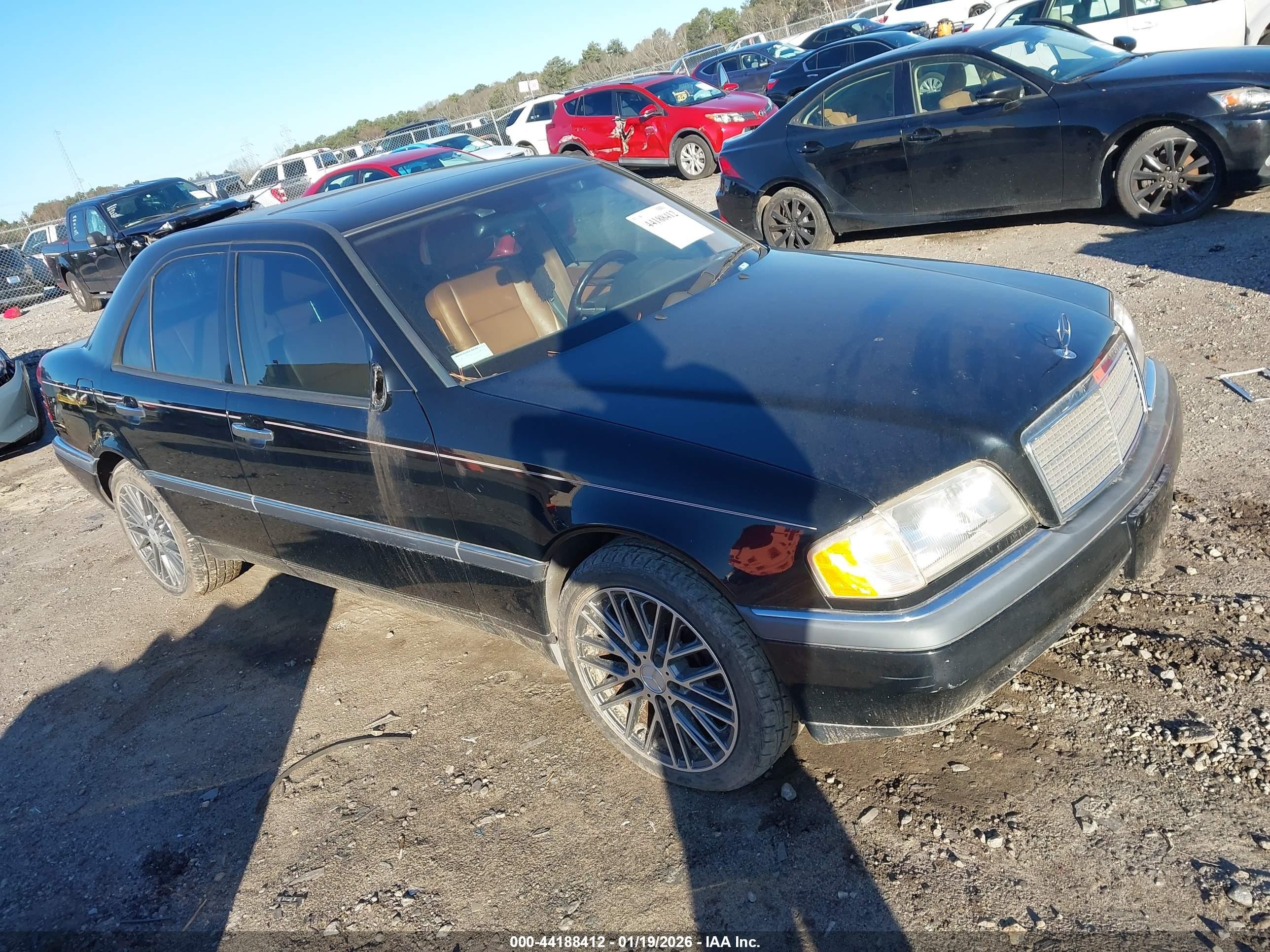 1996 Mercedes-Benz C, VIN WDBHA22E0TF368649 — Side
