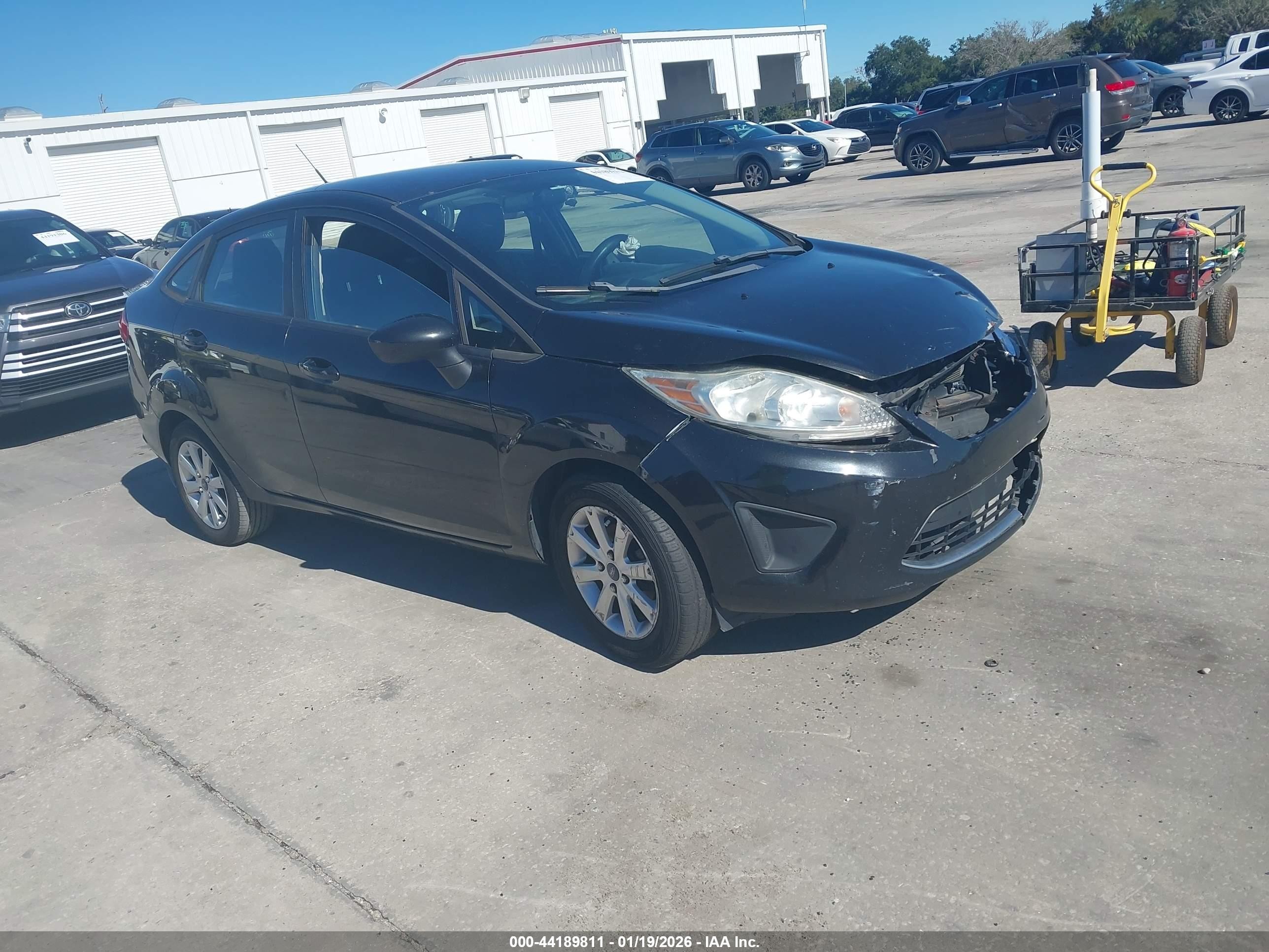 2011 Ford Fiesta SE, VIN 3FADP4BJ4BM169731 — Front end